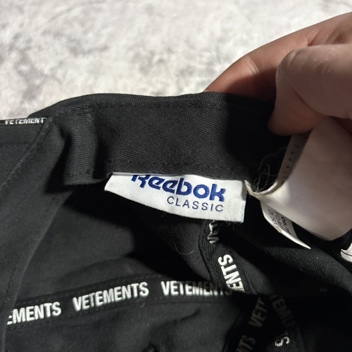 Reebok × Vetements Vetements x Reebok Securite Logo Hat Size ONE SIZE - 8 Thumbnail