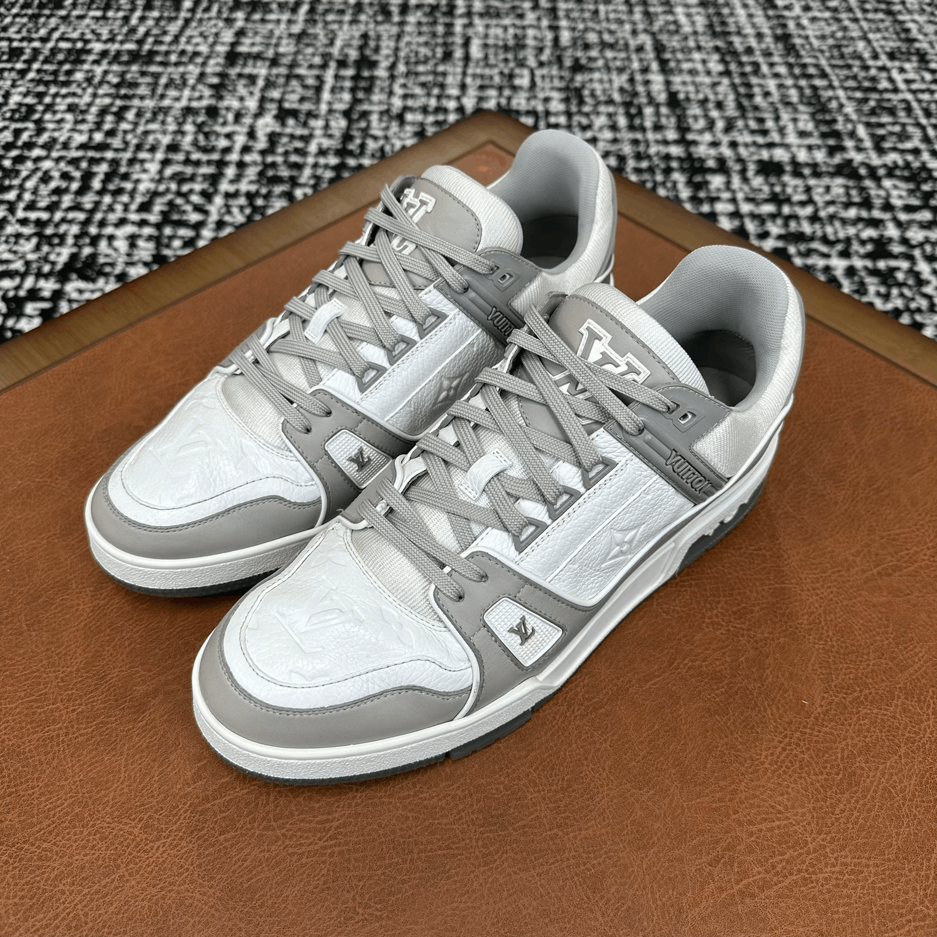Louis Vuitton Louis Vuitton Training White Lowtop Sneakers 9 Men Size US 9 / EU 42 - 1 Thumbnail