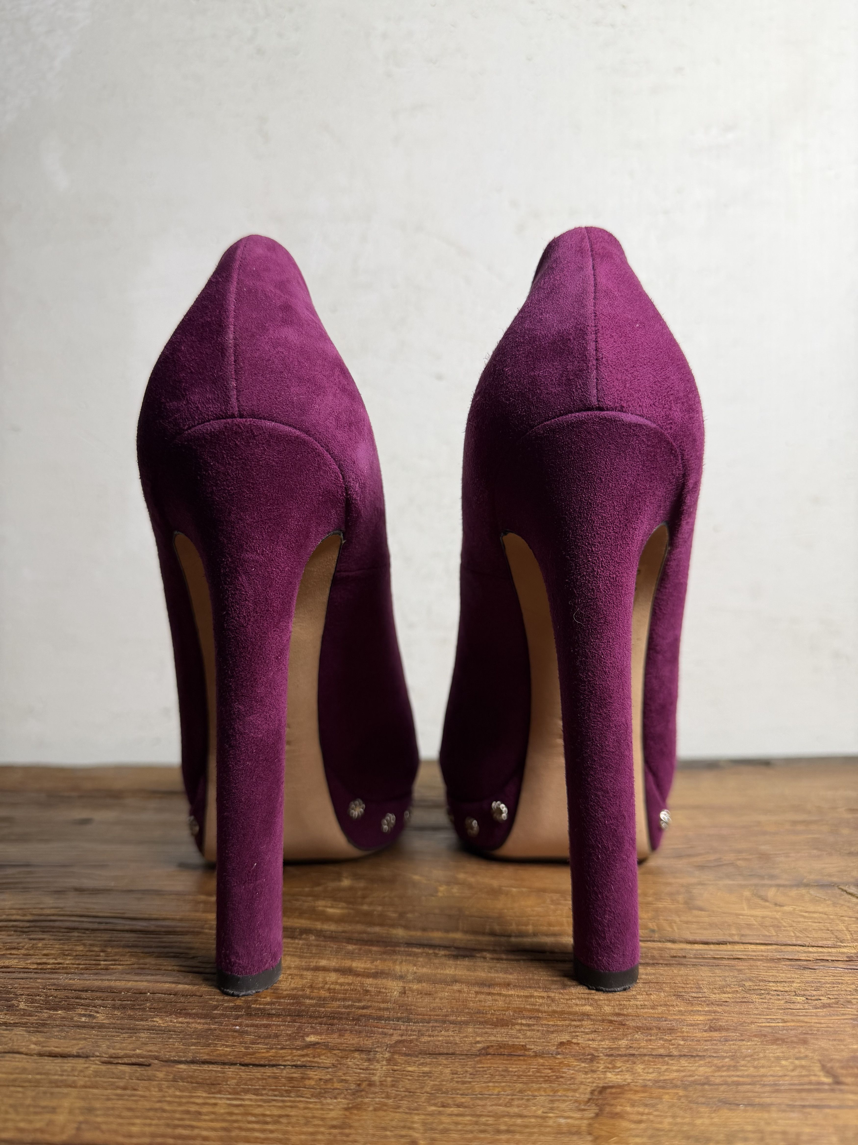 Alexander McQueen Alexander McQueen Purple Suede Embellished Skull Pumps Size US 10 / IT 40 - 10 Thumbnail