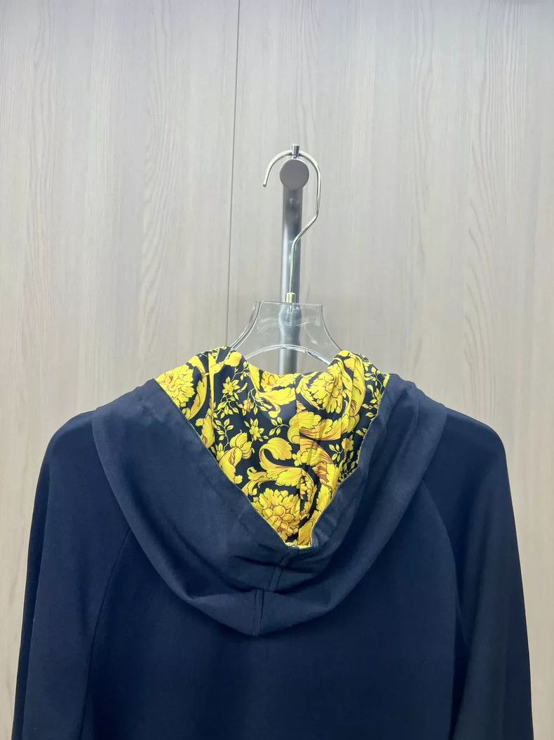 Versace Versace Phnom Penh Baroque Hooded Sweatshirt Size L / US 10 / IT 46 - 5 Thumbnail