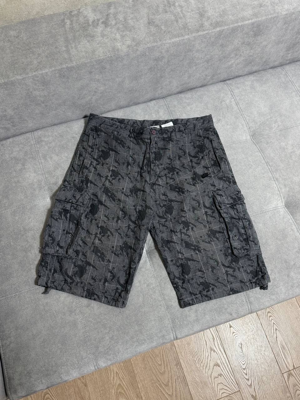 Nike Vintage Nike Baggy Cargo Y2K shorts military sport retro Size US 32 / EU 48 - 1 Thumbnail