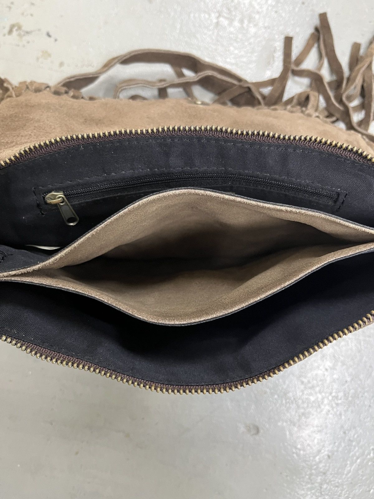 GOA 2000s GOA Fringe Brown Cowhide Suede Leather Sling Bag Size ONE SIZE - 18 Thumbnail