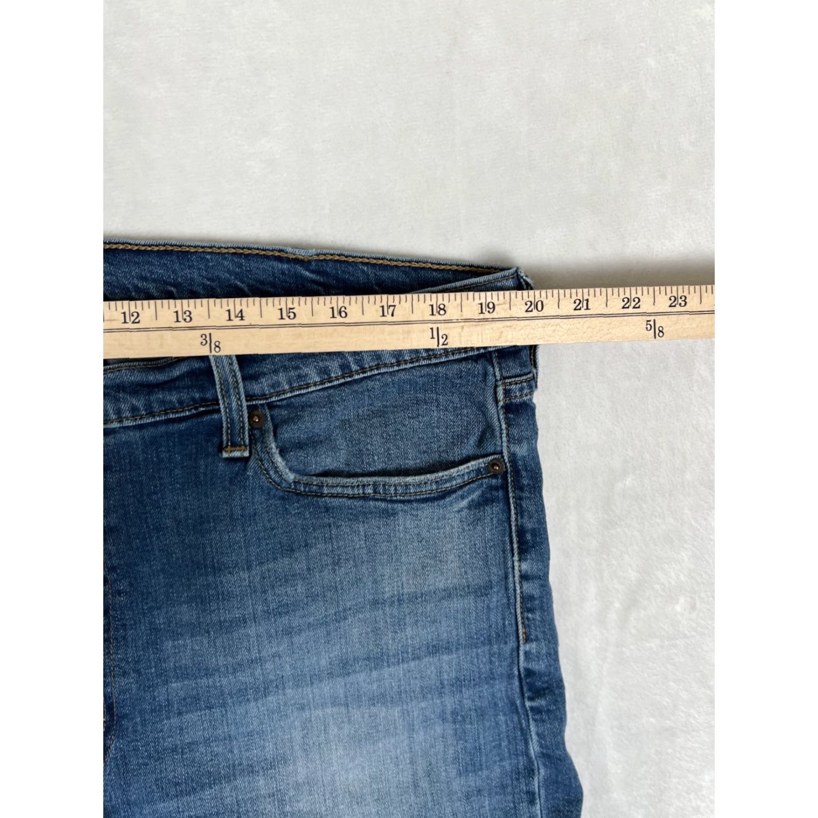 Levi's Levi's 513 Jeans Mens 40x27 Blue Denim Straight Leg Classic Medium Wash Size US 40 / EU 56 - 5 Thumbnail