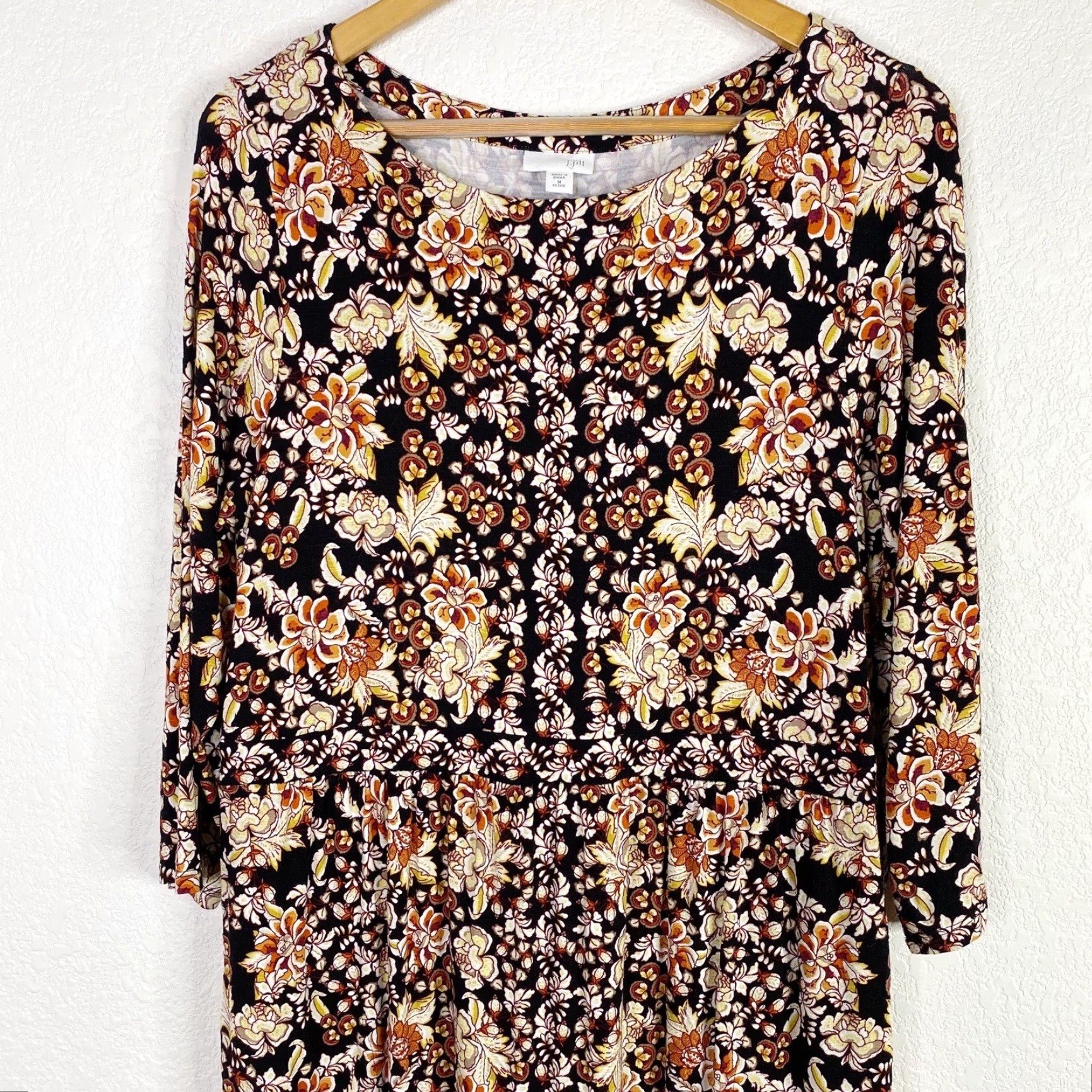 VINTAGE? No, it's not vintage. J. Jill Dress Women's Shift Brown Floral Jersey Knit Knee Length Petite Medium PM Long Sleeve - Clothing