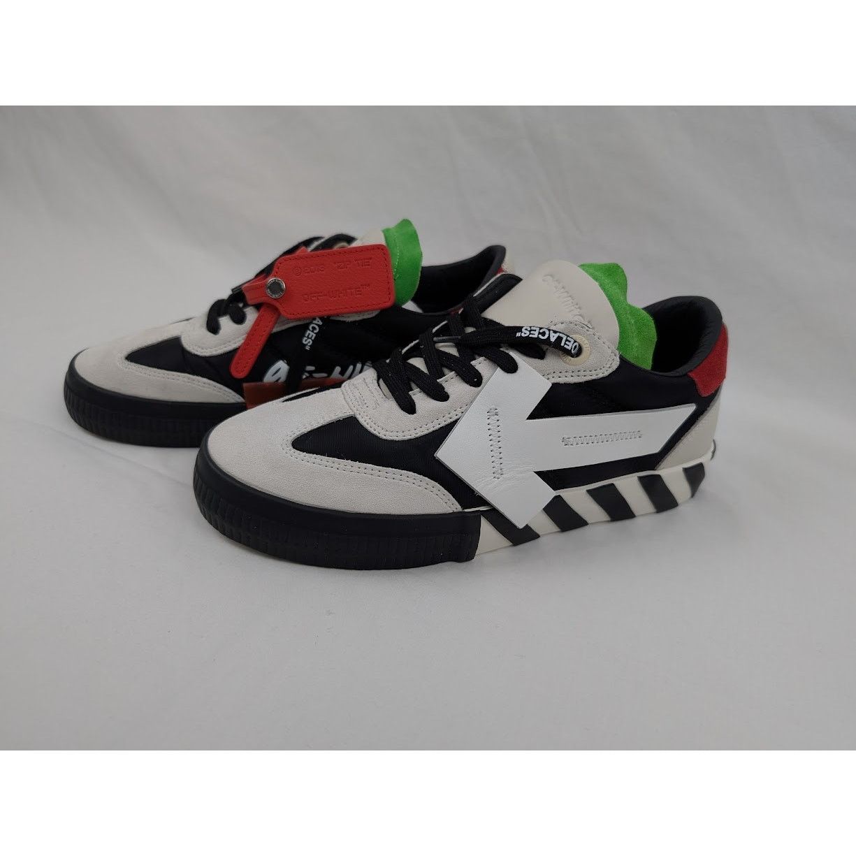 Off-White o1rshd1 Floating Arrow Low-Top Sneakers in Off White Size US 6 / EU 39 - 18 Thumbnail