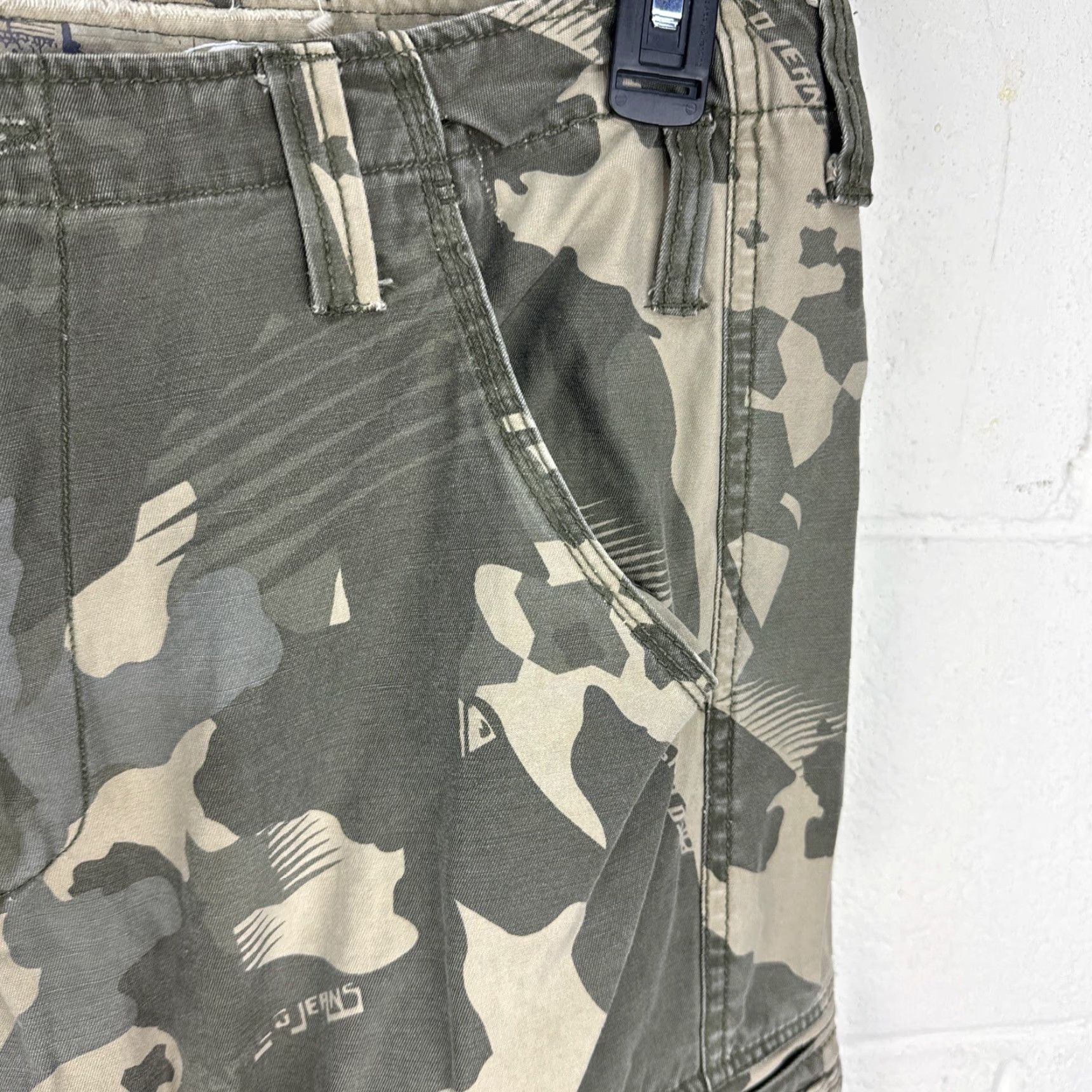 Vintage VINTAGE Paco Jeans Pants Mens Cargo Convertible Zip Off 32x33 Camouflage Brown Canvas Logo Pockets 90s Hip Hop Army Grunge Hipster 32 Mens Size US 32 / EU 48 - 4 Thumbnail