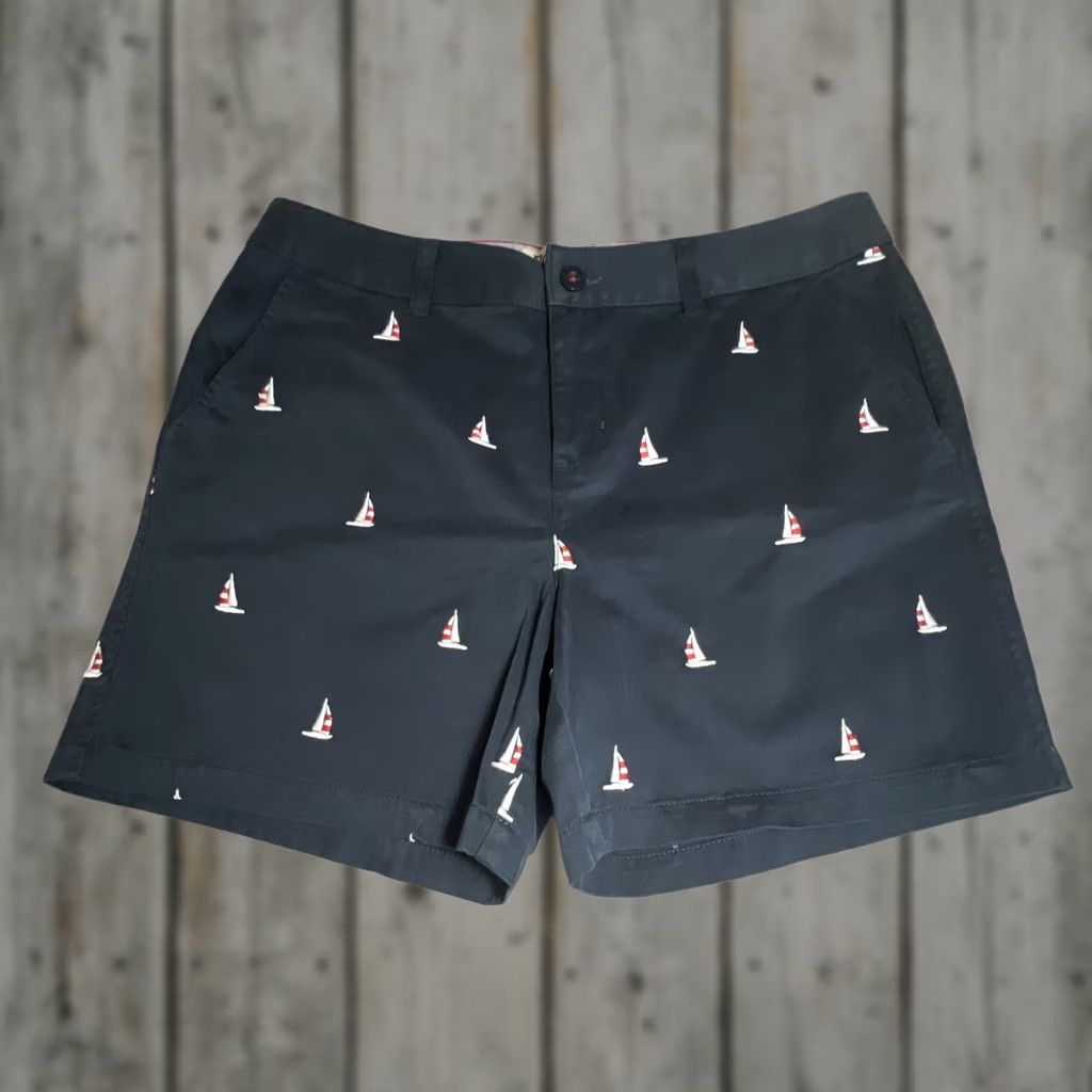 Vintage GH Bass Heritage Shorts Women’s 10 Navy Sailboat Pattern Nautical Flat Front Size 32" / US 10 / IT 46 - 1 Thumbnail