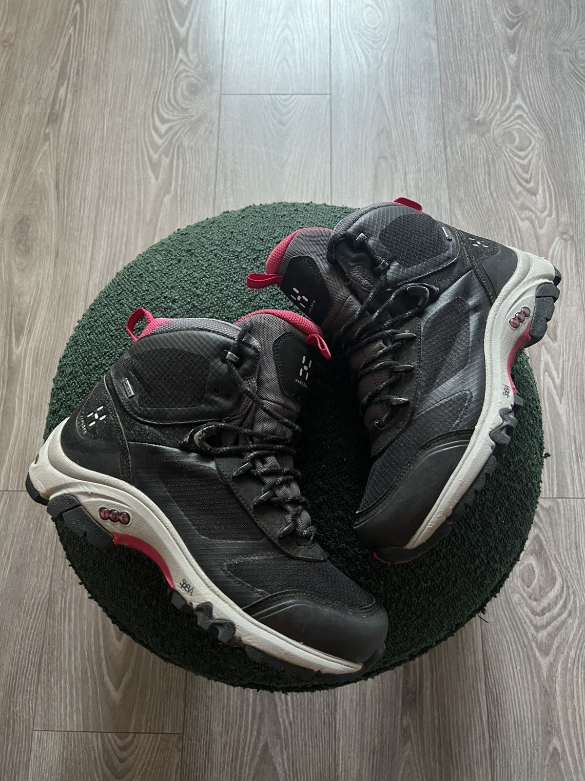 Asics × Goretex × Haglofs ‼️Haglofs x Asics Gel Observe Hi Q GT Wtprf Black/Pink Boots‼️ Size US 7 / IT 37 - 1 Thumbnail