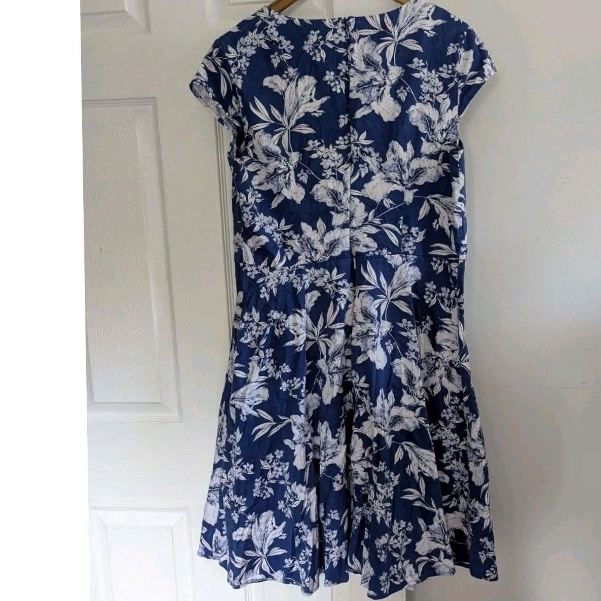 Vintage Blue & White Floral Cap Sleeve Fit & Flare Knee Length Dress V-Neck Plus Sz 2XL Size M / US 6-8 / IT 42-44 - 2 Thumbnail
