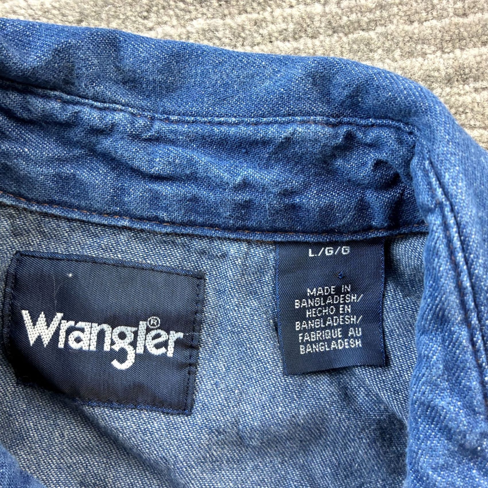 Wrangler VINTAGE Wrangler Shirt Mens Large Blue Denim Jean Pearl Snap Western Cowboy Size US L / EU 52-54 / 3 - 7 Thumbnail