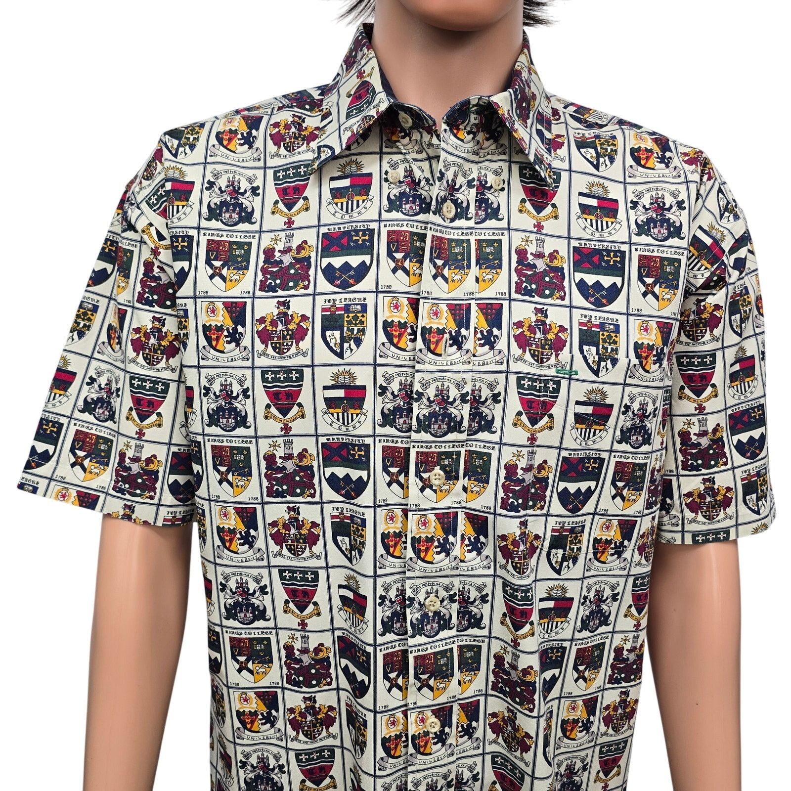 Tommy Hilfiger × Vintage Tommy Hilfiger University Crest Print Shirt L Colleges 90s Size US L / EU 52-54 / 3 - 5 Thumbnail
