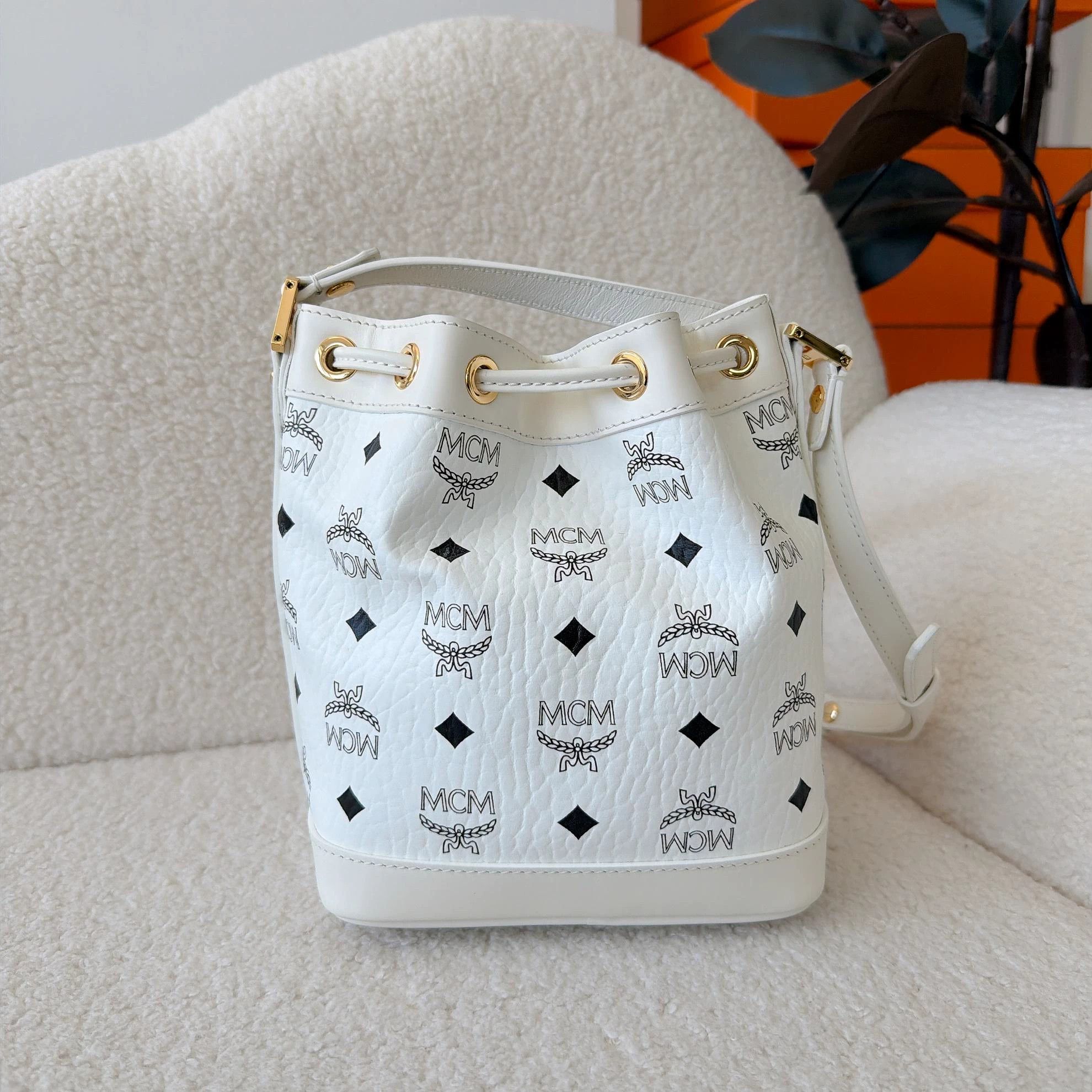 MCM MCM White Drawstring Bucket Bag 5275 16.5x20.5x11 Size ONE SIZE - 2 Thumbnail