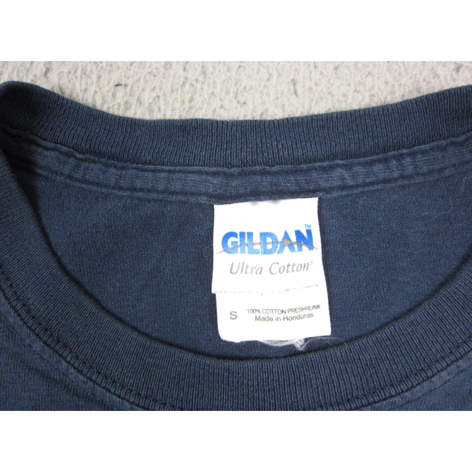 Gildan VINTAGE University of Michigan Mens Shirt Small Blue Gildan Crew Neck Short Sleeve 90s USA Wolverines Shirt Mens Blue University 90s Size US S / EU 44-46 / 1 - 5 Thumbnail