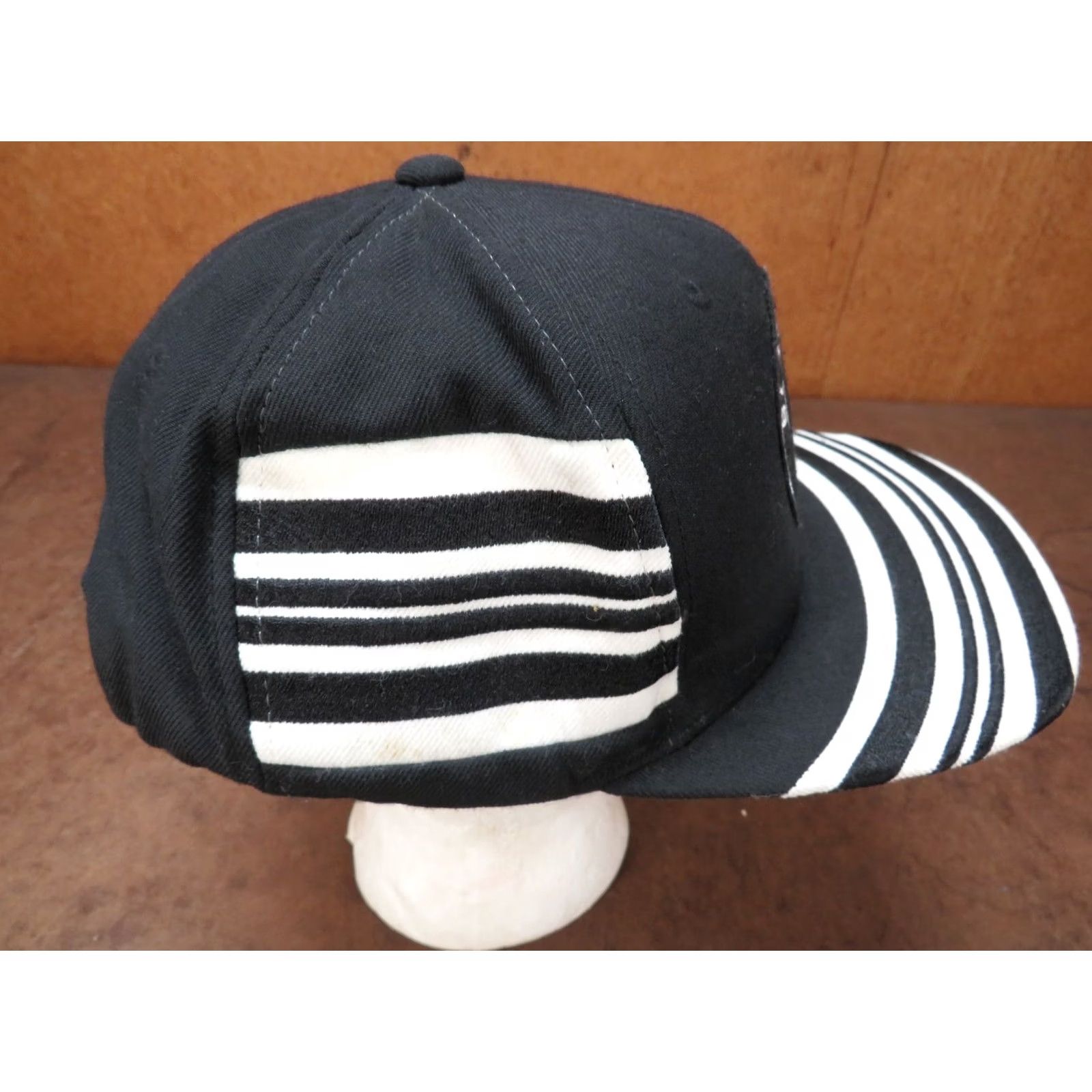 Mitchell & Ness VINTAGE Mitchell & Ness Chicago Black Hawks Snapback Hat Men One Size Black White Striped USA Trucker Hat Adjustable Summer Spring Size ONE SIZE - 4 Thumbnail