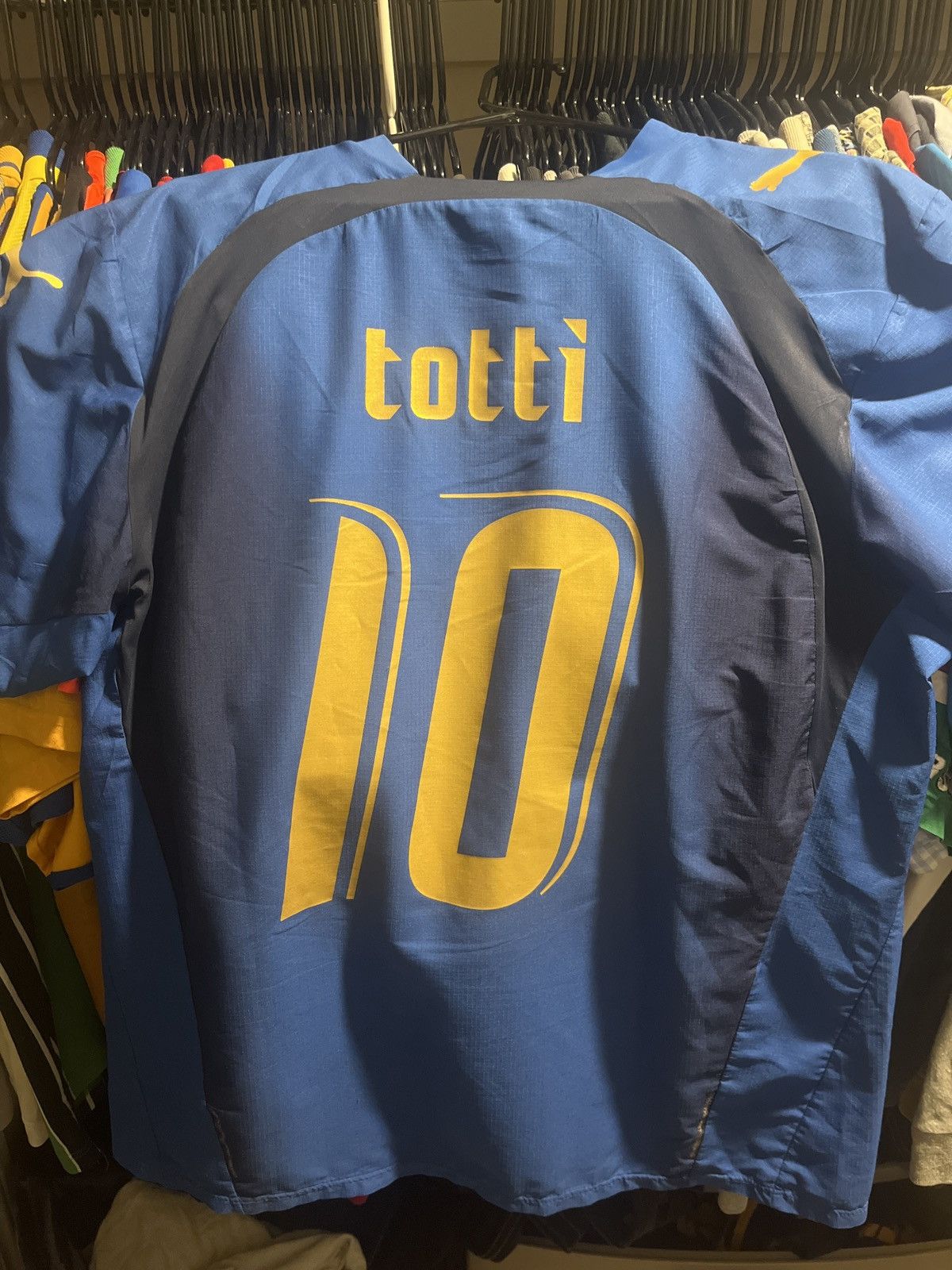 Puma Italy 2006 World cup home jersey totti 10 size L Size US L / EU 52-54 / 3 - 2 Thumbnail