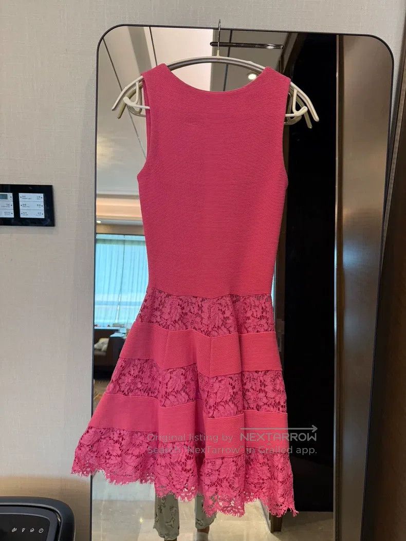 Valentino Valentino Lace dress Size S / US 4 / IT 40 - 2 Thumbnail