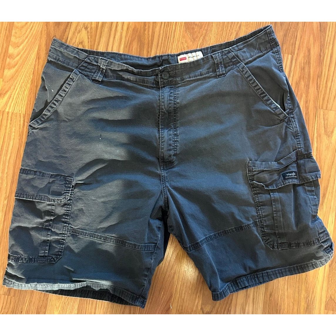 Wrangler Wrangler Grey Cargo Shorts - Size 42 - Great Condition! Size US 42 / EU 58 - 1 Thumbnail