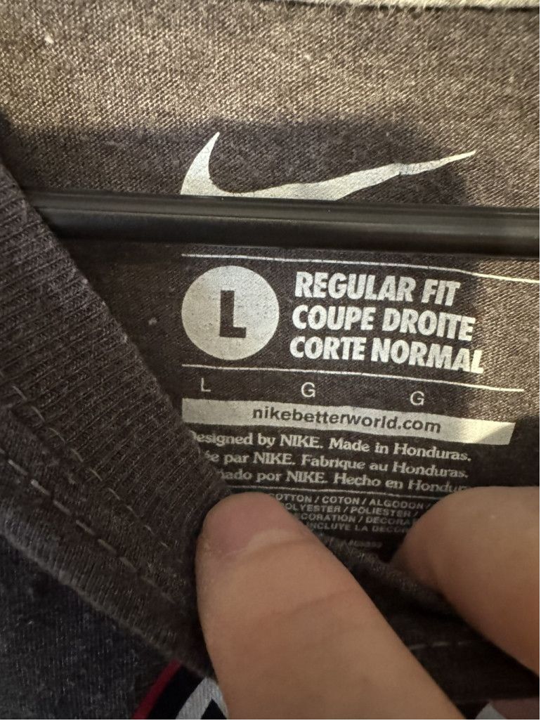 Nike UConn Huskies Nike Short Sleeve Tee Men's L Gray Size US L / EU 52-54 / 3 - 5 Thumbnail