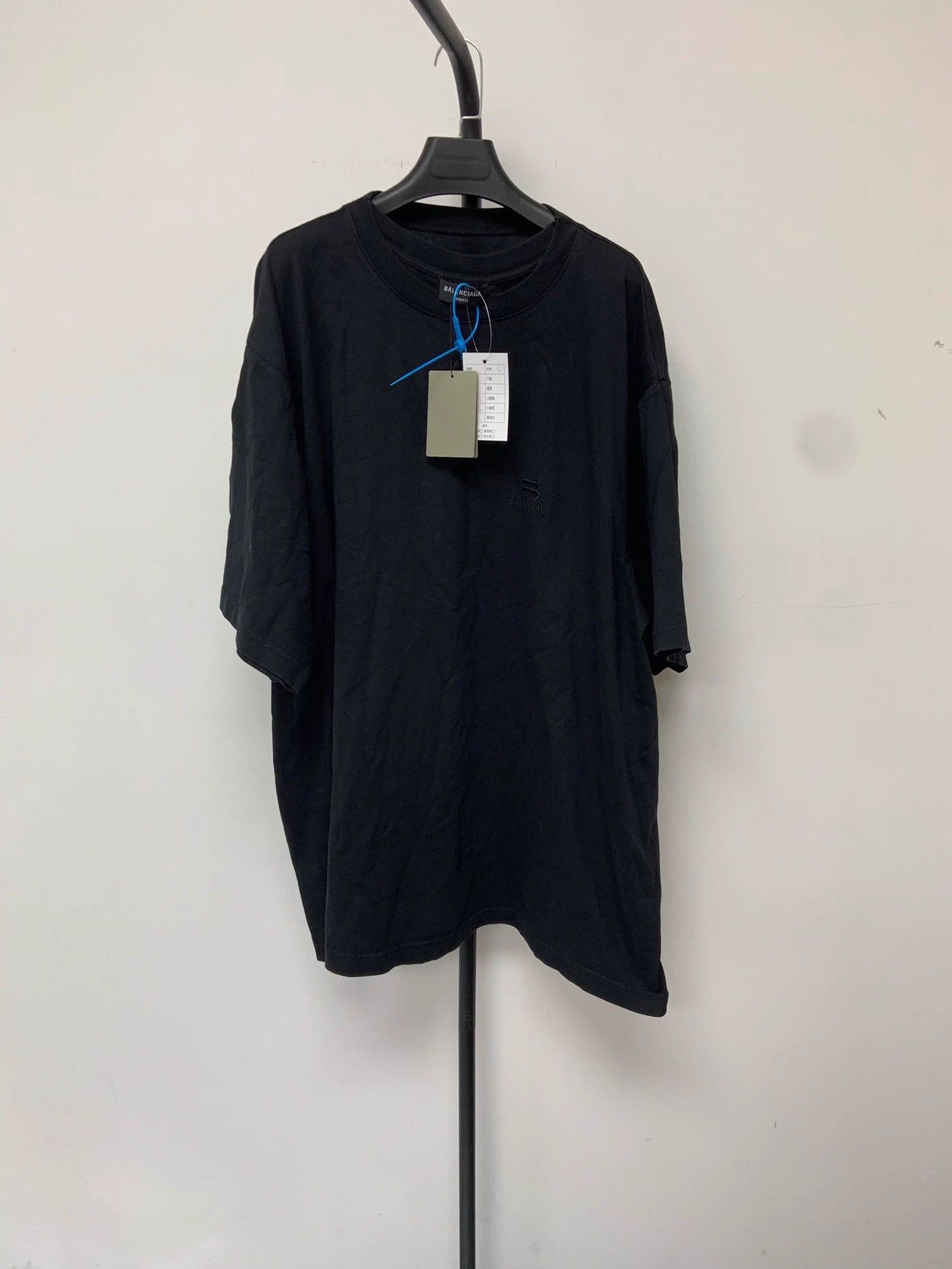 Balenciaga Balenciaga solid crewneck casual short tee men's black S 99 Size US S / EU 44-46 / 1 - 1 Thumbnail