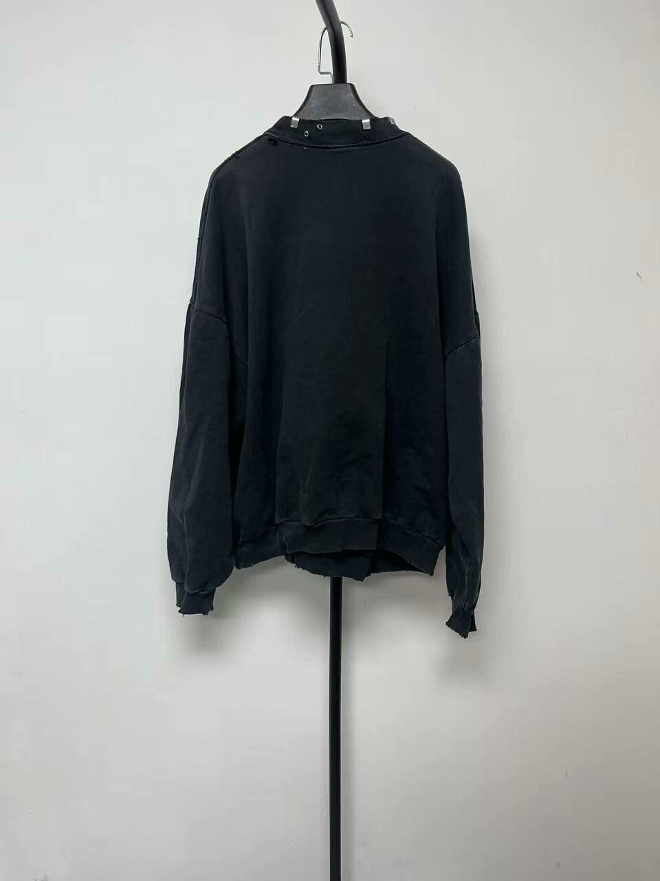 Balenciaga balenciaga uni long sleeve sweatshirt with metal accents Size US S / EU 44-46 / 1 - 2 Thumbnail
