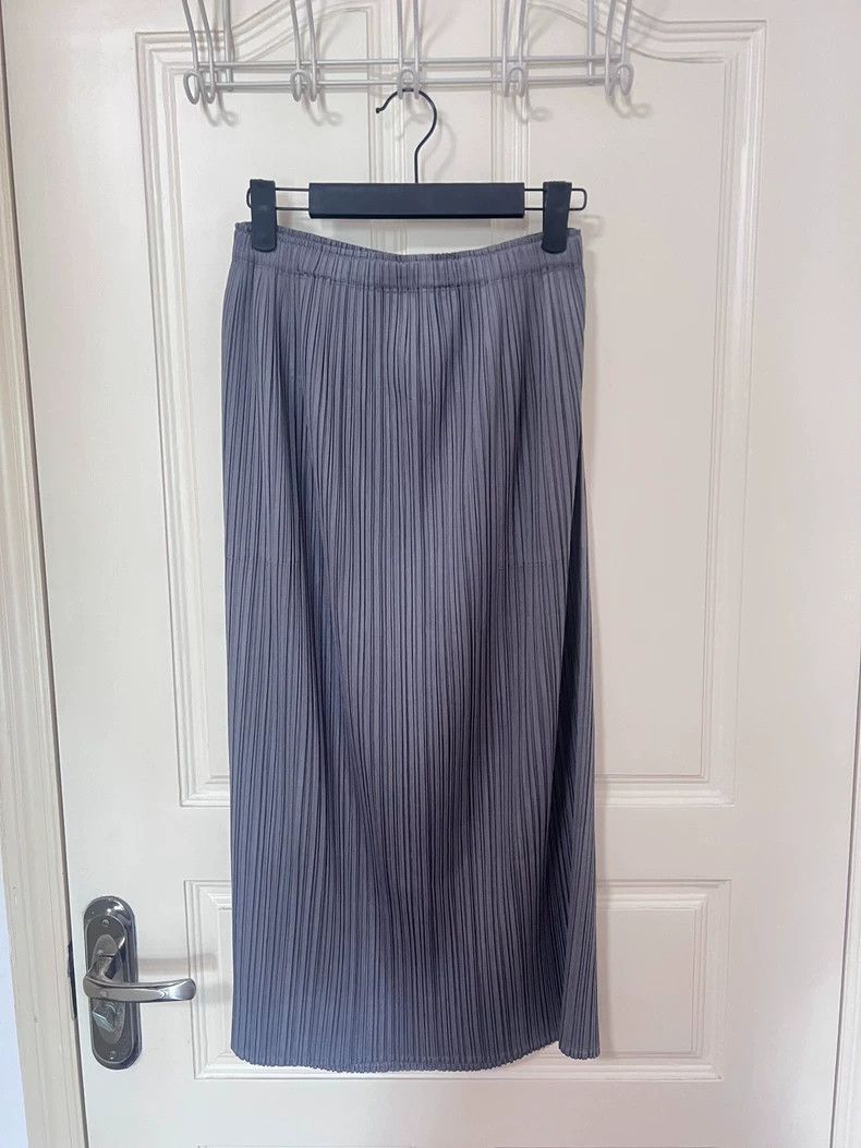 Issey Miyake issey miyake size:2 Dark grey half skirt 2505-Nextarrow Size 42" / US 20 - 1 Thumbnail