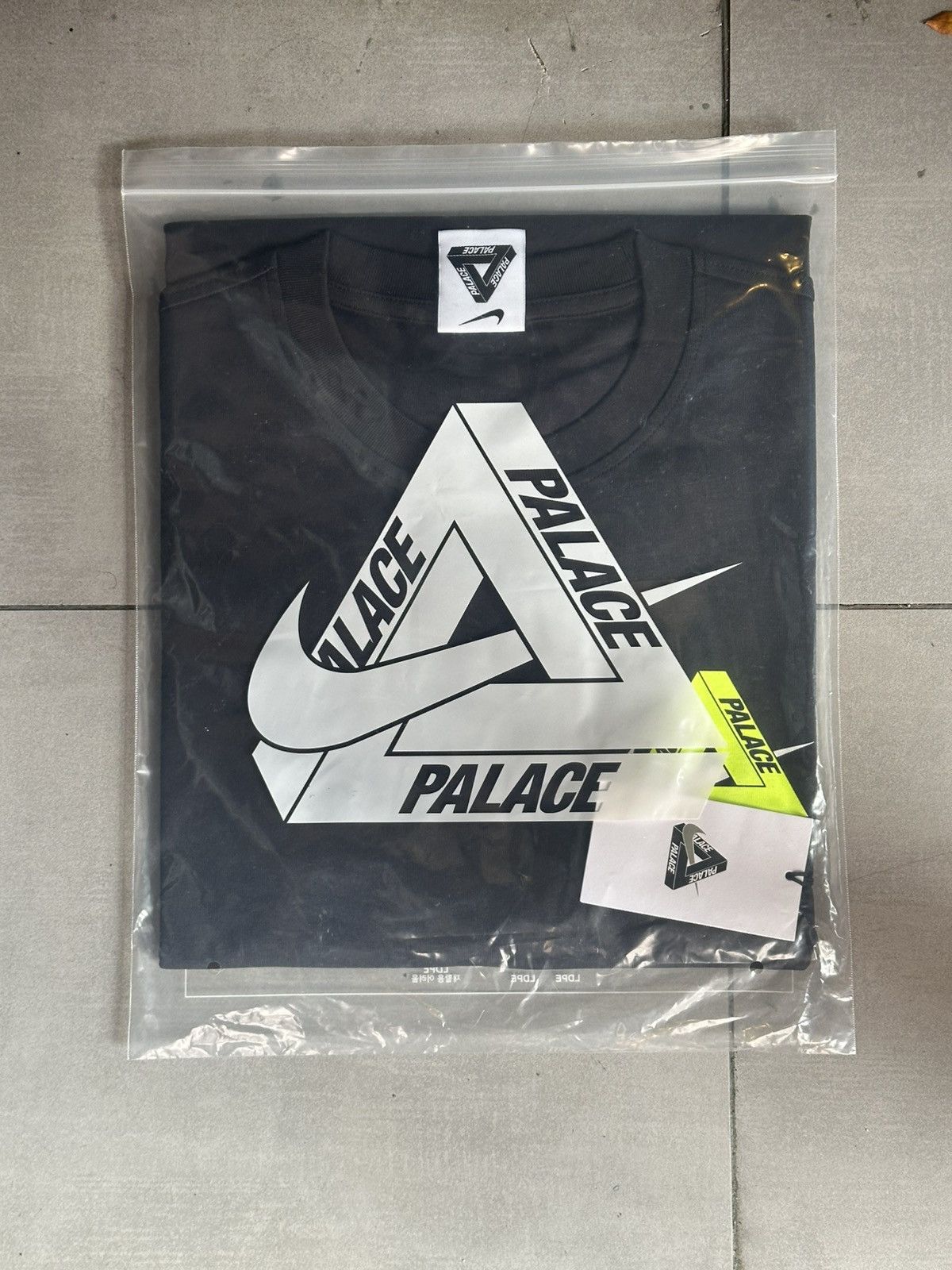 Palace Palace x Nike Tri Swoosh T-Shirt Grey | Grailed