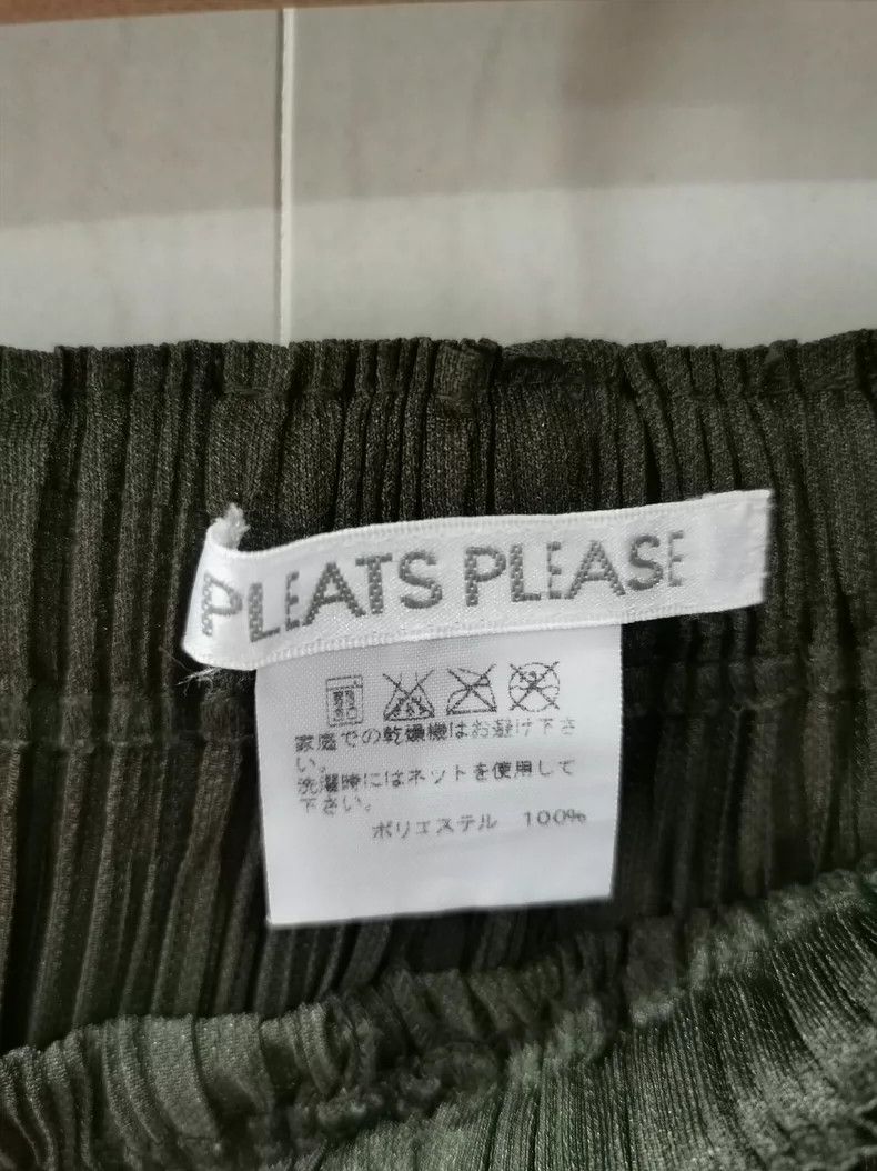 Issey Miyake Issey Miyake size:4 Dark green pleated trousers Size 23" - 3 Thumbnail