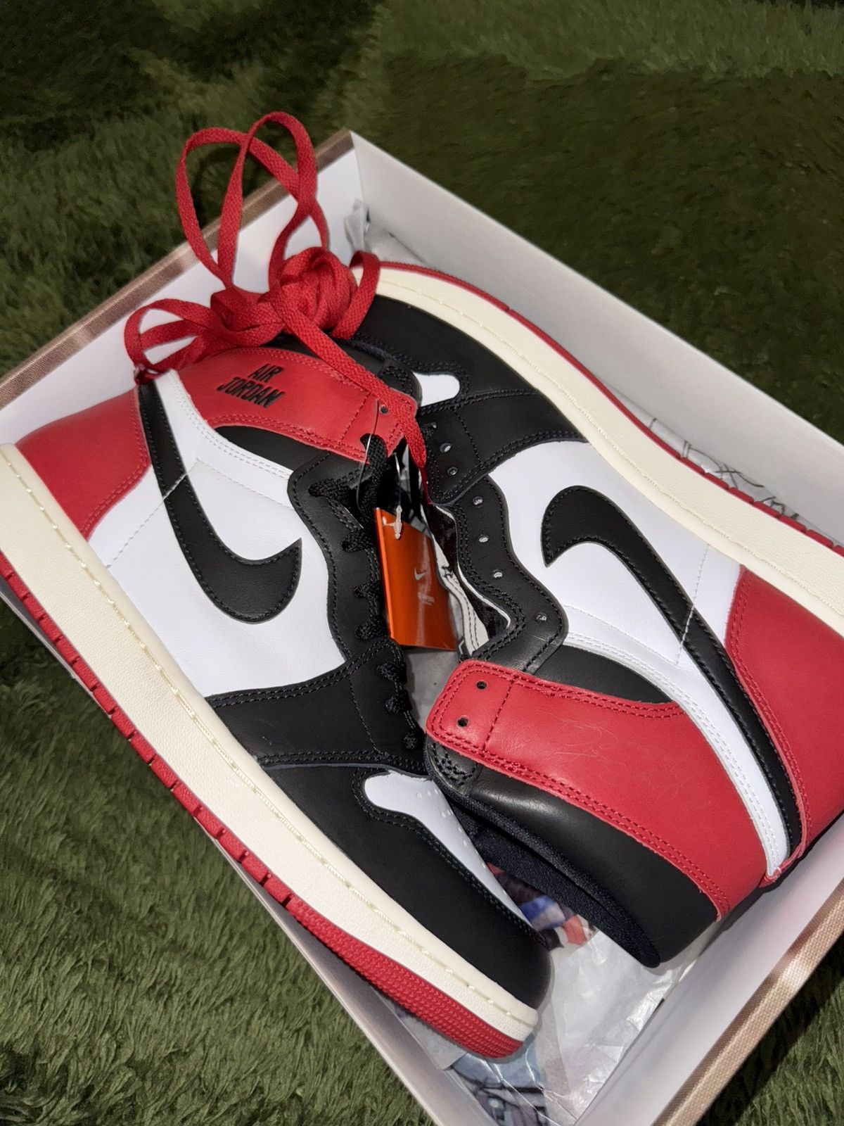 Jordan Brand [300] Air Jordan 1 Retro High OG “Black Toe” Size US 12 / EU 45 - 8 Thumbnail