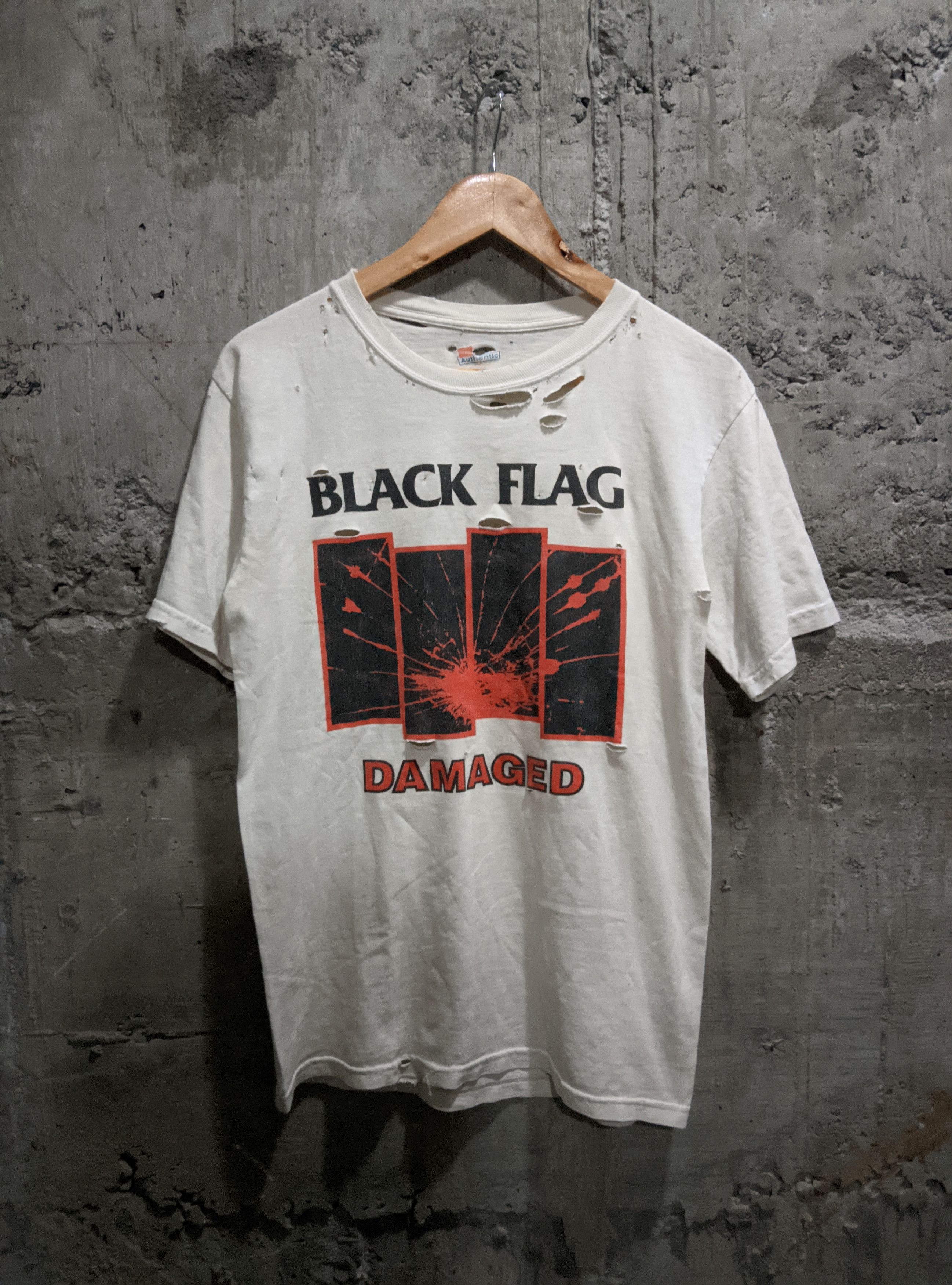 Band Tees Vintage 2000s very thrashed black flag damaged t shirt Size US S / EU 44-46 / 1 - 1 Thumbnail