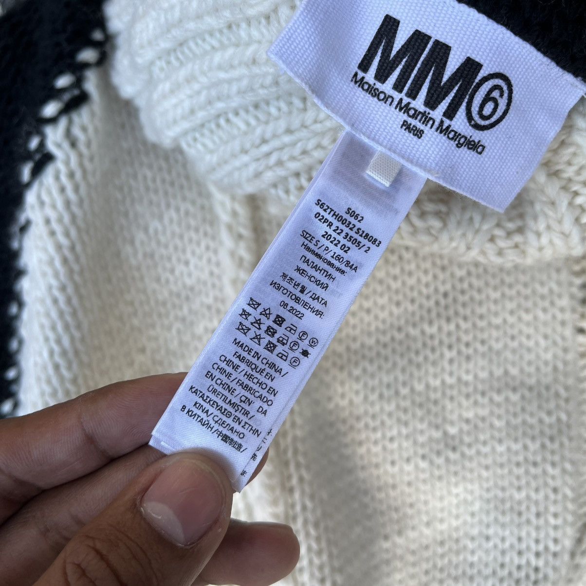 MM6 MM6 Maison Margiela F/W 2022 Ouroboros Distressed Knit Wrap Size S / US 4 / IT 40 - 10 Thumbnail