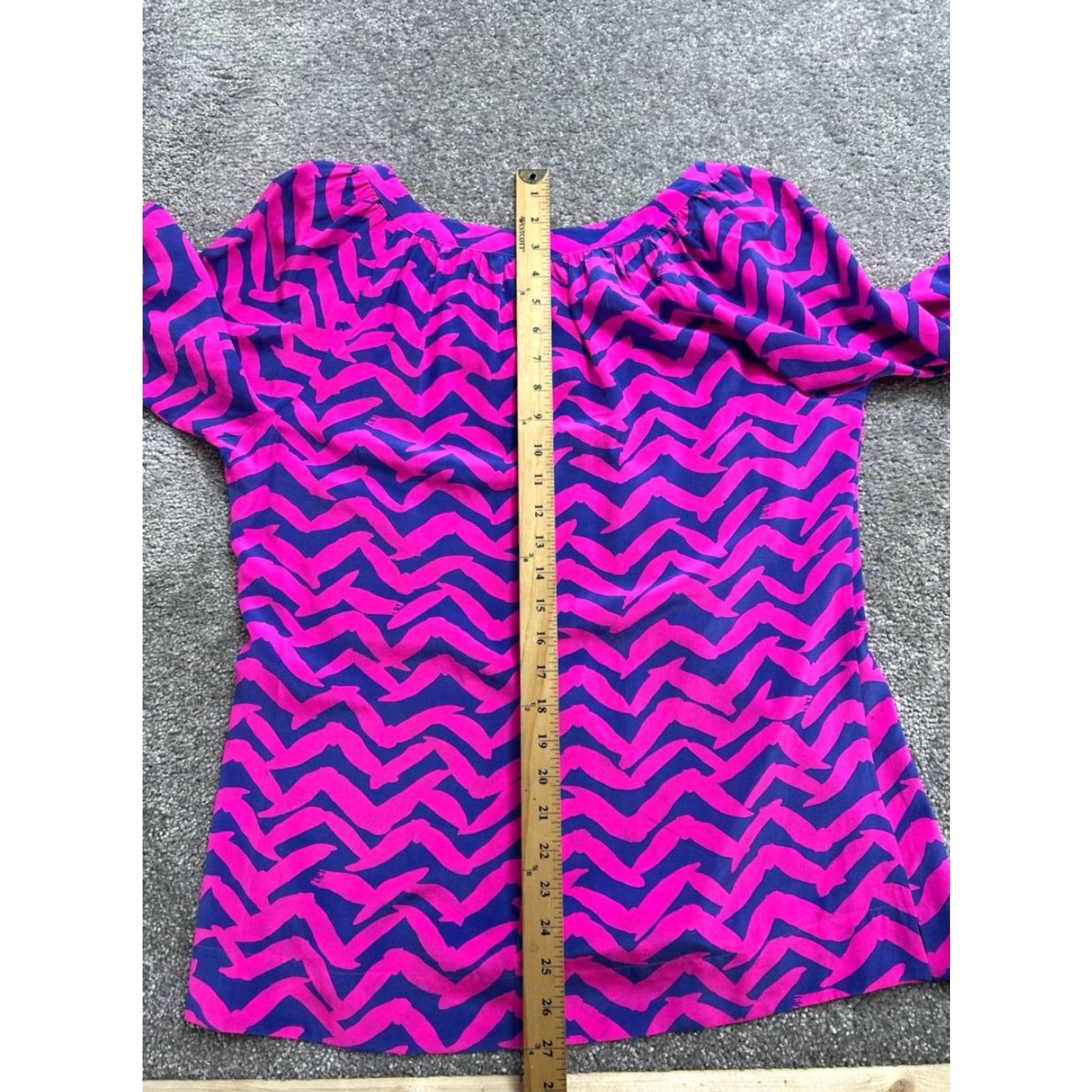 Lilly Pulitzer I Got Lucky Pop Moxy Blouse Top Womens L Pink Silk Graphic Split Neck Pullover Casual Shirt Blouse Ladies