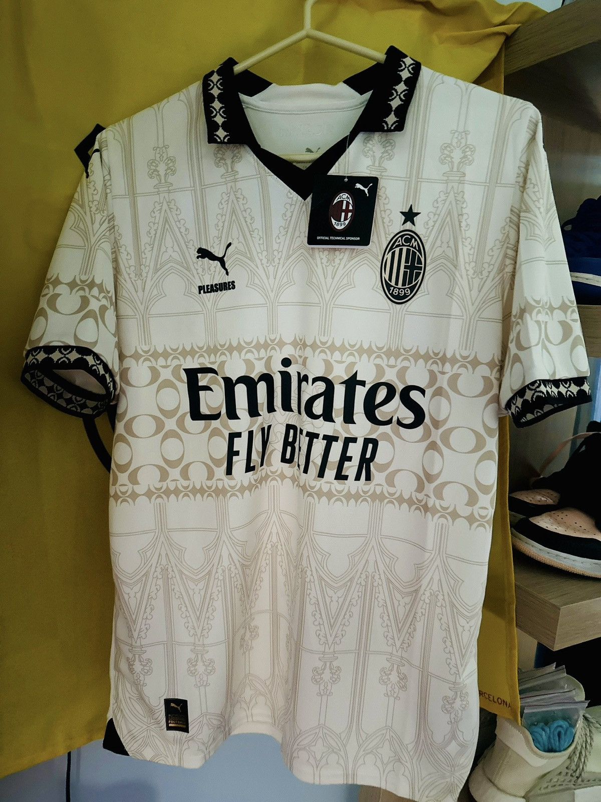 Pleasures × Puma AUTHENTIC JERSEY AC MILAN X PLEASURES 2023 Pleasures × Puma AUTHENTIC JERSEY AC MILAN X PLEASURES 2023