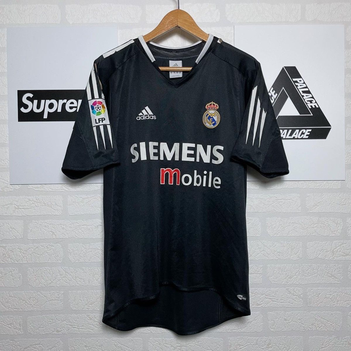 Adidas REAL MADRID 2004 2005 AWAY FOOTBALL SHIRT SOCCER JERSEY Size US S / EU 44-46 / 1 - 1 Thumbnail
