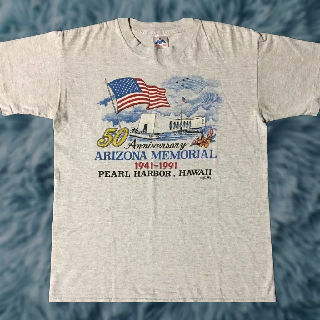 Vintage VINTAGE Arizona Pearl Harbor Memorial 90s Gray T-Shirt S USA Hawaii War Army Military Grunge Single Stitch Mens Shirt Size US S / EU 44-46 / 1 - 1 Thumbnail