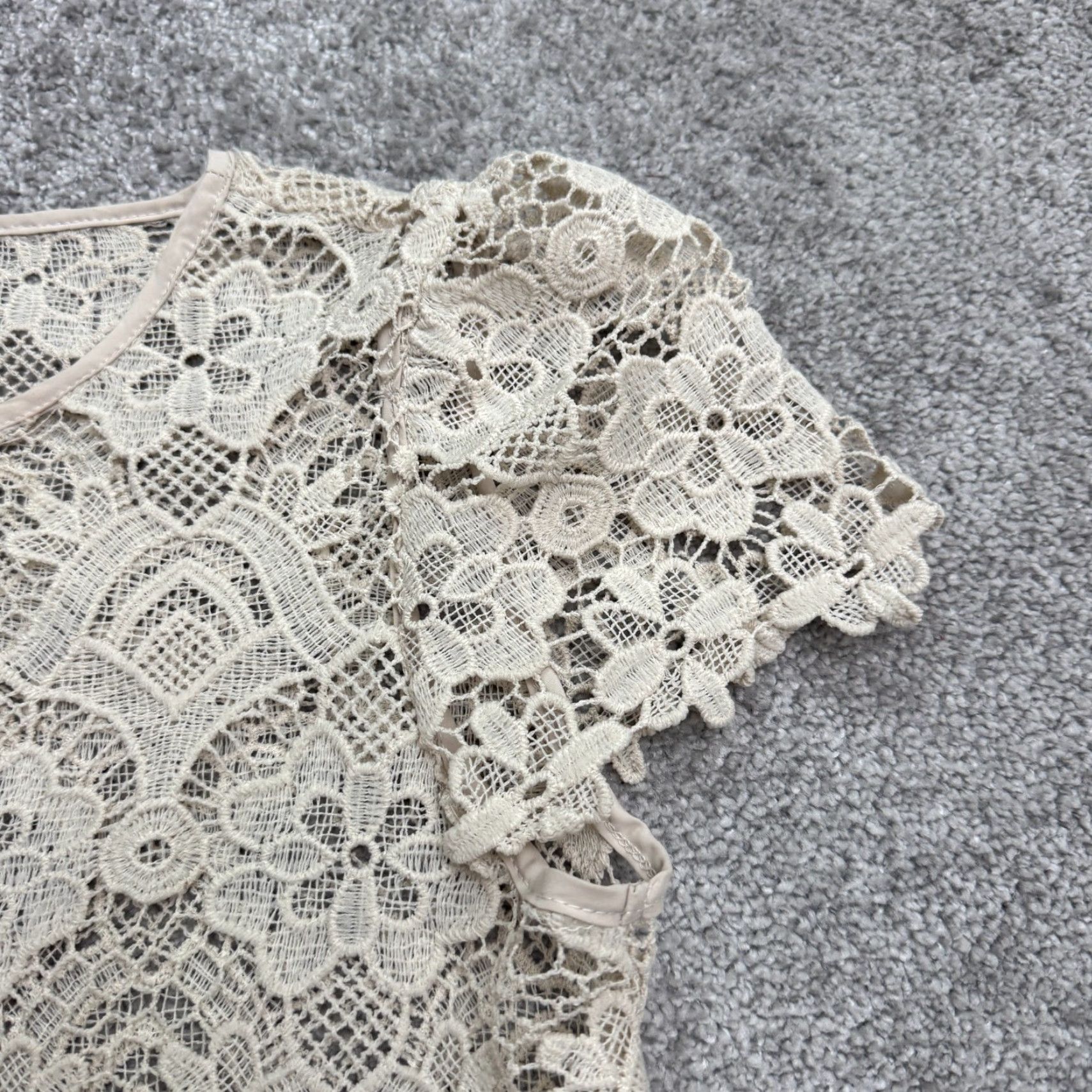 Vince Camuto Vince Camuto Blouse Womens XS Short Sleeve Lace Embroidered Floral Casual Boho Summer Beige Size XS / US 0-2 / IT 36-38 - 4 Thumbnail