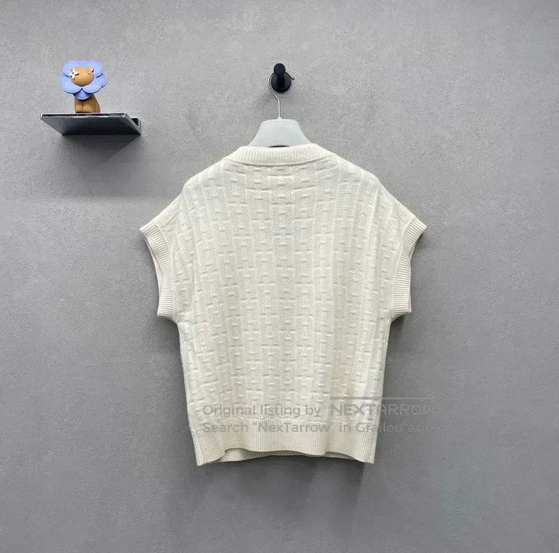 Hermes Hermes Solid-colored virgin wool pullover sweater cashmere Size XS / US 0-2 / IT 36-38 - 2 Thumbnail