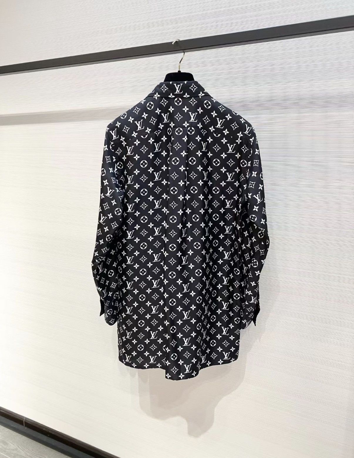 Louis Vuitton Louis Vuitton Black Monogram Silk Shirt Long Sleeve J33 Size XXS / US 00 / IT 34 - 2 Thumbnail