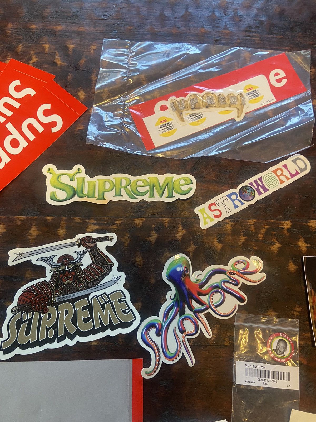 Supreme × Travis Scott Supreme/ Astroworld Sticker Pack and Accessories Size ONE SIZE - 5 Thumbnail
