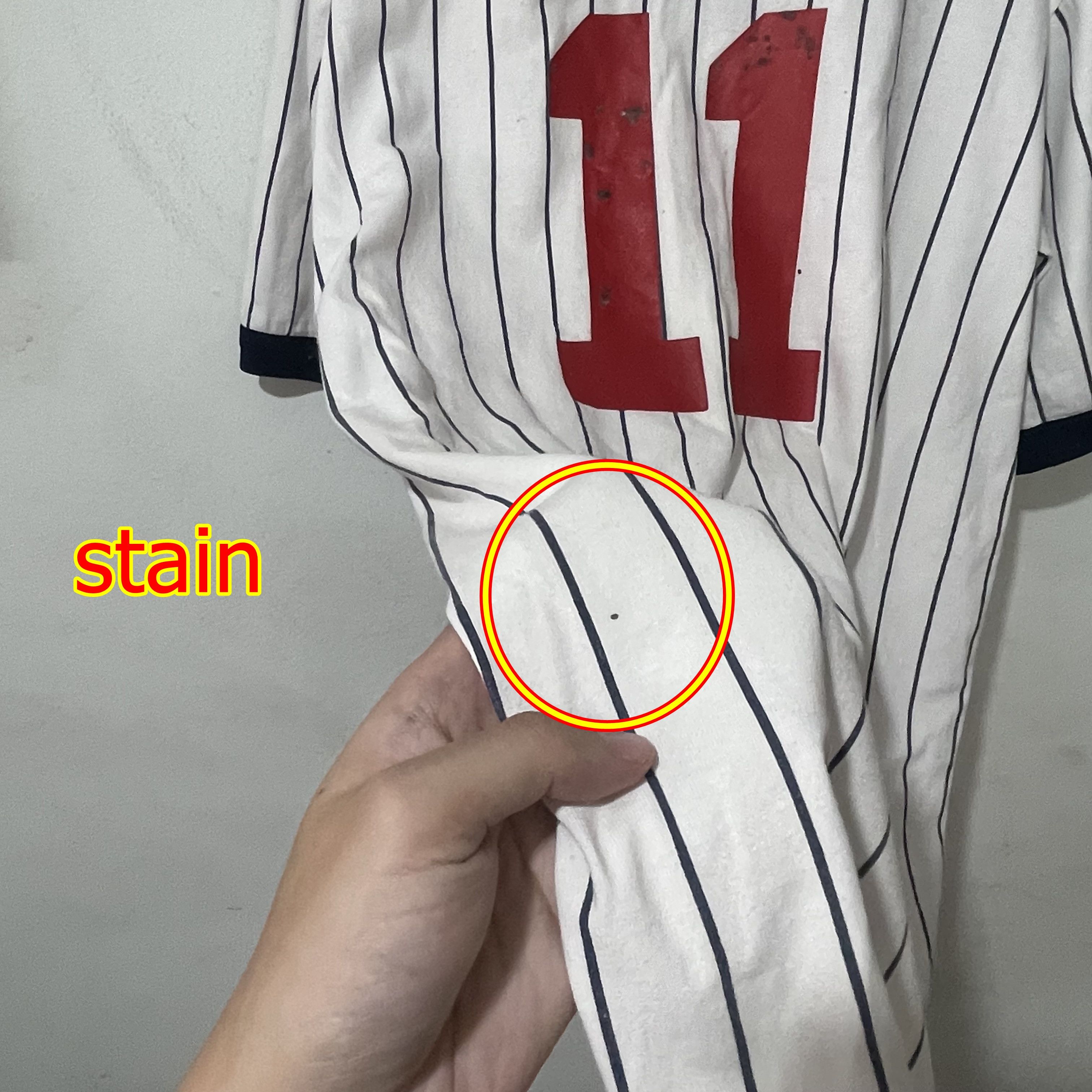 MLB Vintage Minnesota Twins Pinstripe V-Neck T-Shirt Size US L / EU 52-54 / 3 - 14 Thumbnail