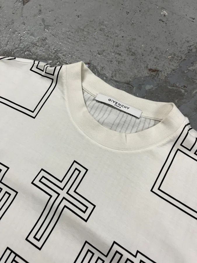 Givenchy SS2015 Givenchy White Cross T-Shirt by Riccardo Tisci Size US M / EU 48-50 / 2 - 4 Thumbnail