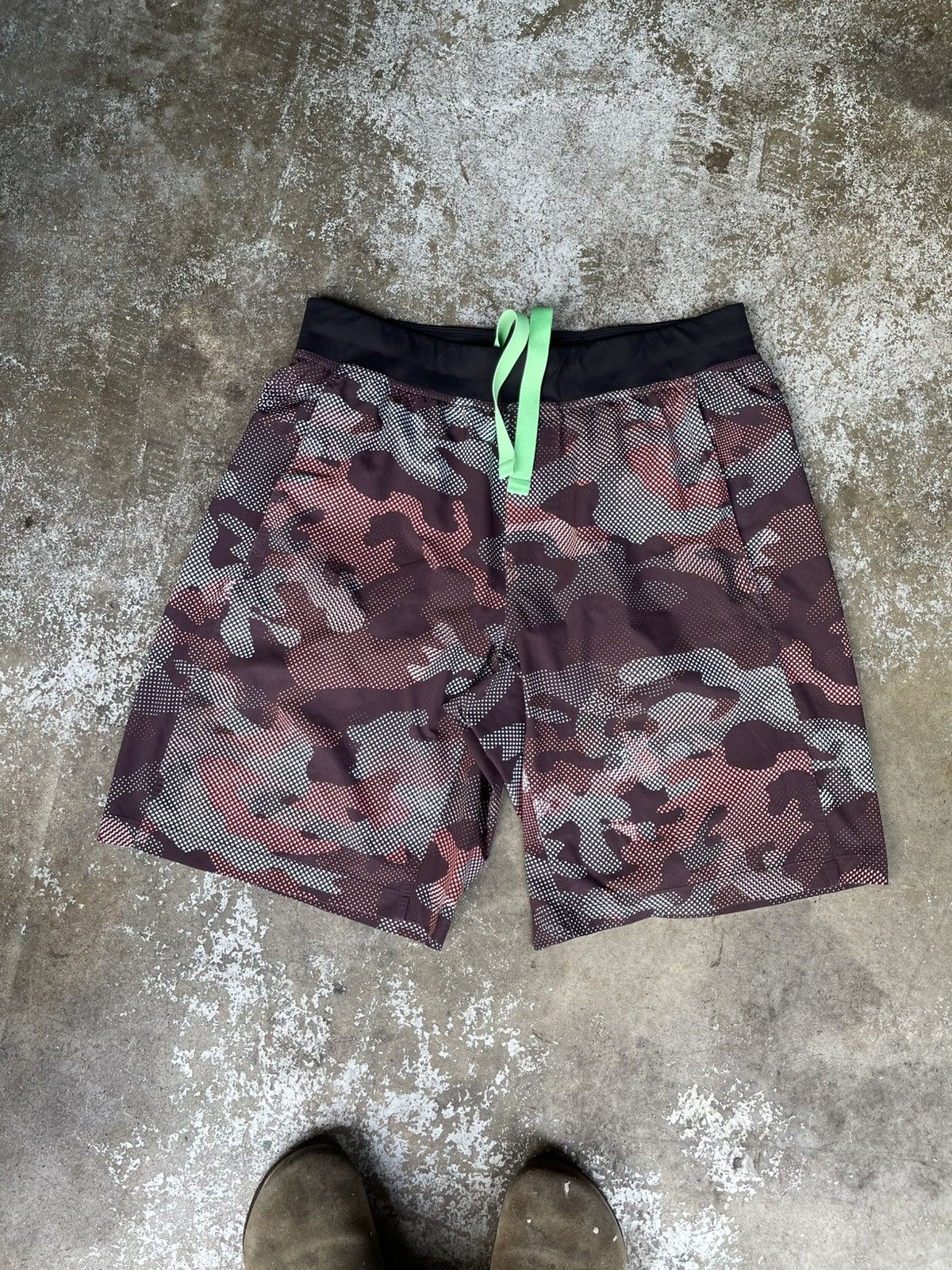 Lululemon Lululemon Performance Shorts Size US 36 / EU 52 - 1 Thumbnail