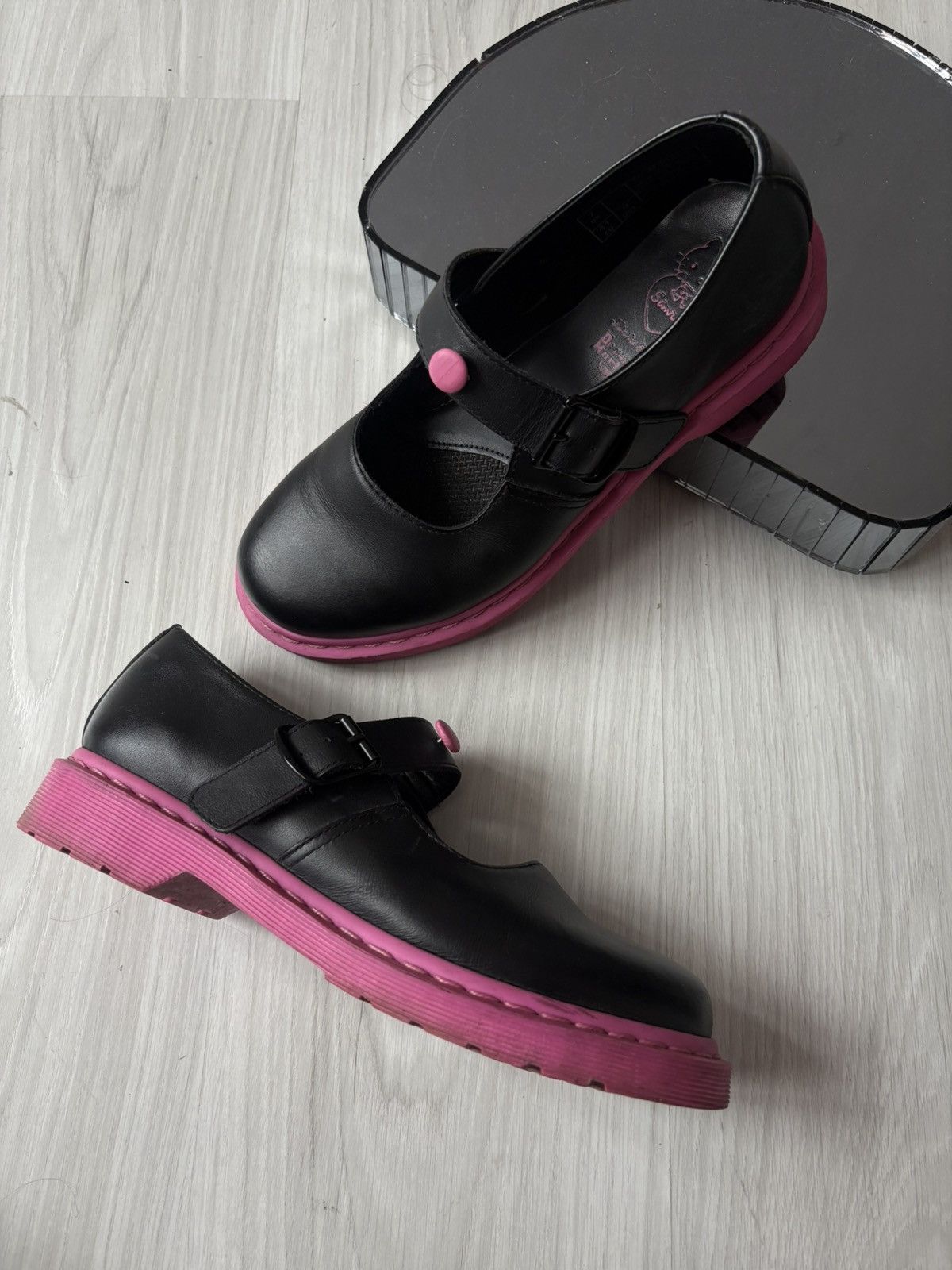 Dr. Martens Dr Martens x Hello Kitty 2010 mary janes Size US 11 / IT 41 - 7 Thumbnail