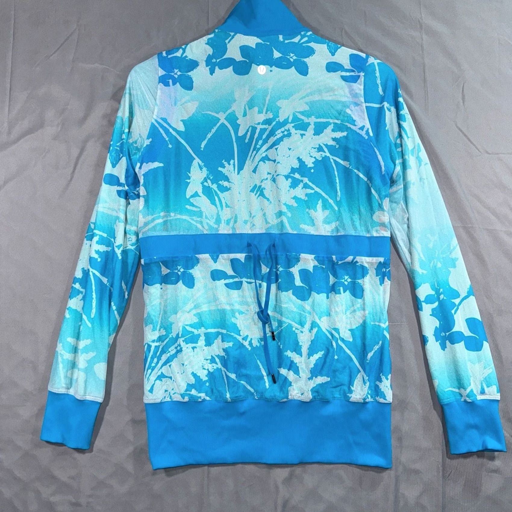 Lululemon Lululemon Reversible Raja Floral Track Jacket Women's Medium Blue Floral Zip Jacket Size M / US 6-8 / IT 42-44 - 2 Thumbnail