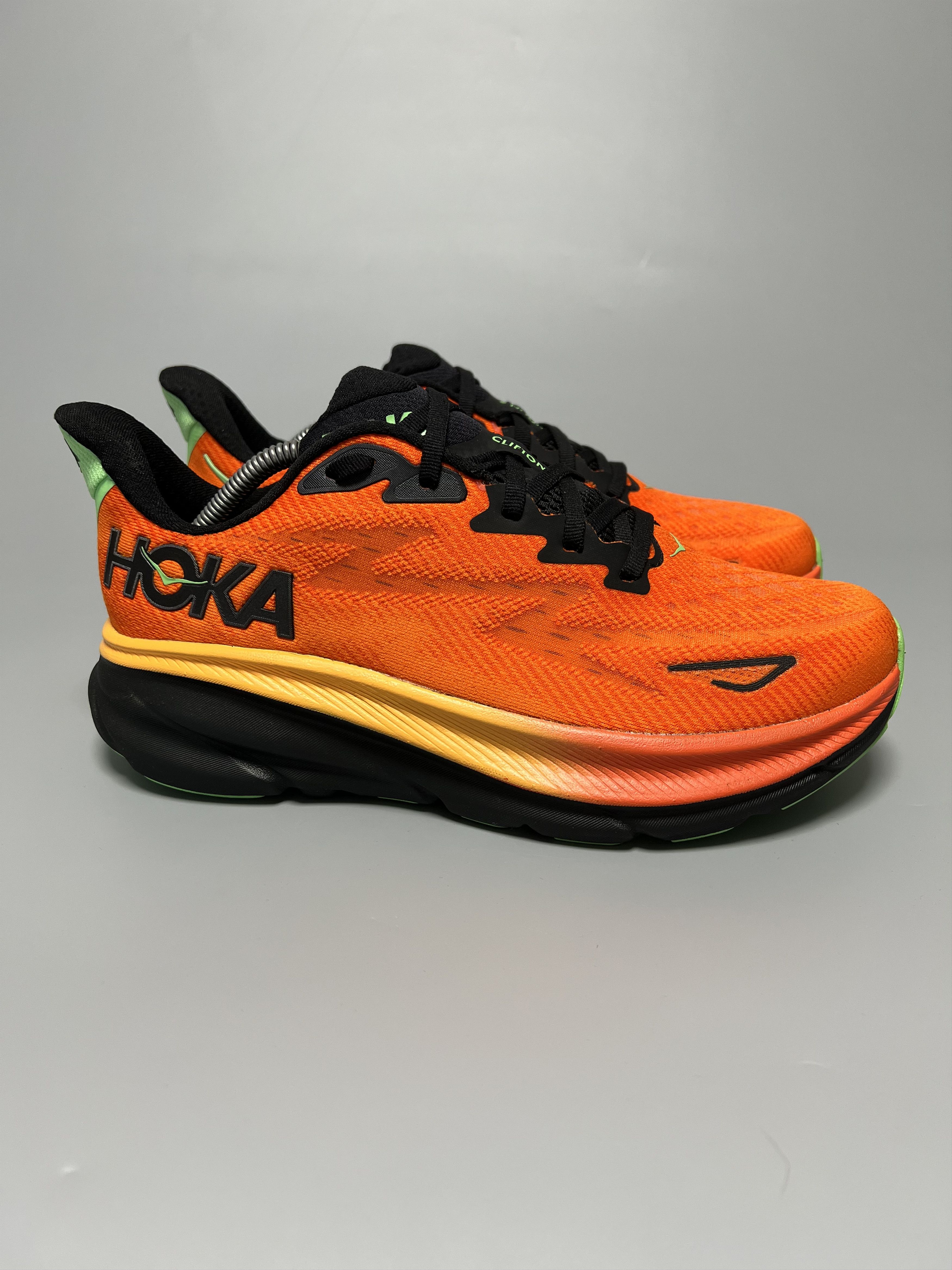 9D Hoka One One Clifton 9 Running Shoes Walking Gym in Orange, Men's