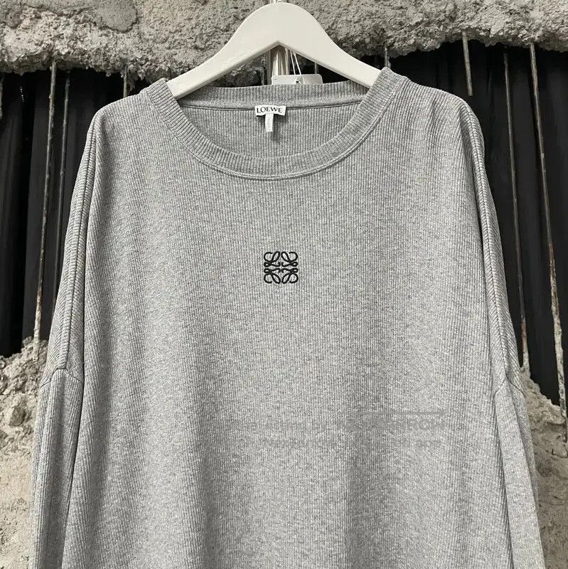 Loewe Loewe Light Gray Long Sleeve T-Shirt for Women . Size S / US 4 / IT 40 - 3 Thumbnail