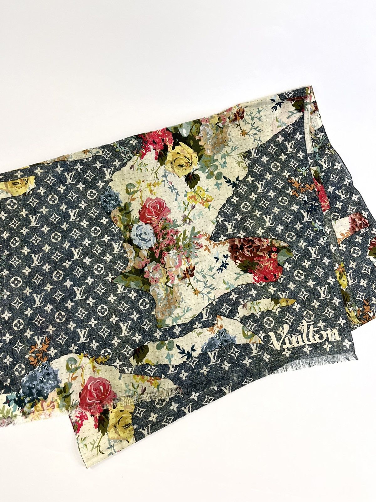 Louis Vuitton VIRGIL ABLOH FLOWER MONOGRAM PRINT SCARFT Size ONE SIZE - 2 Thumbnail