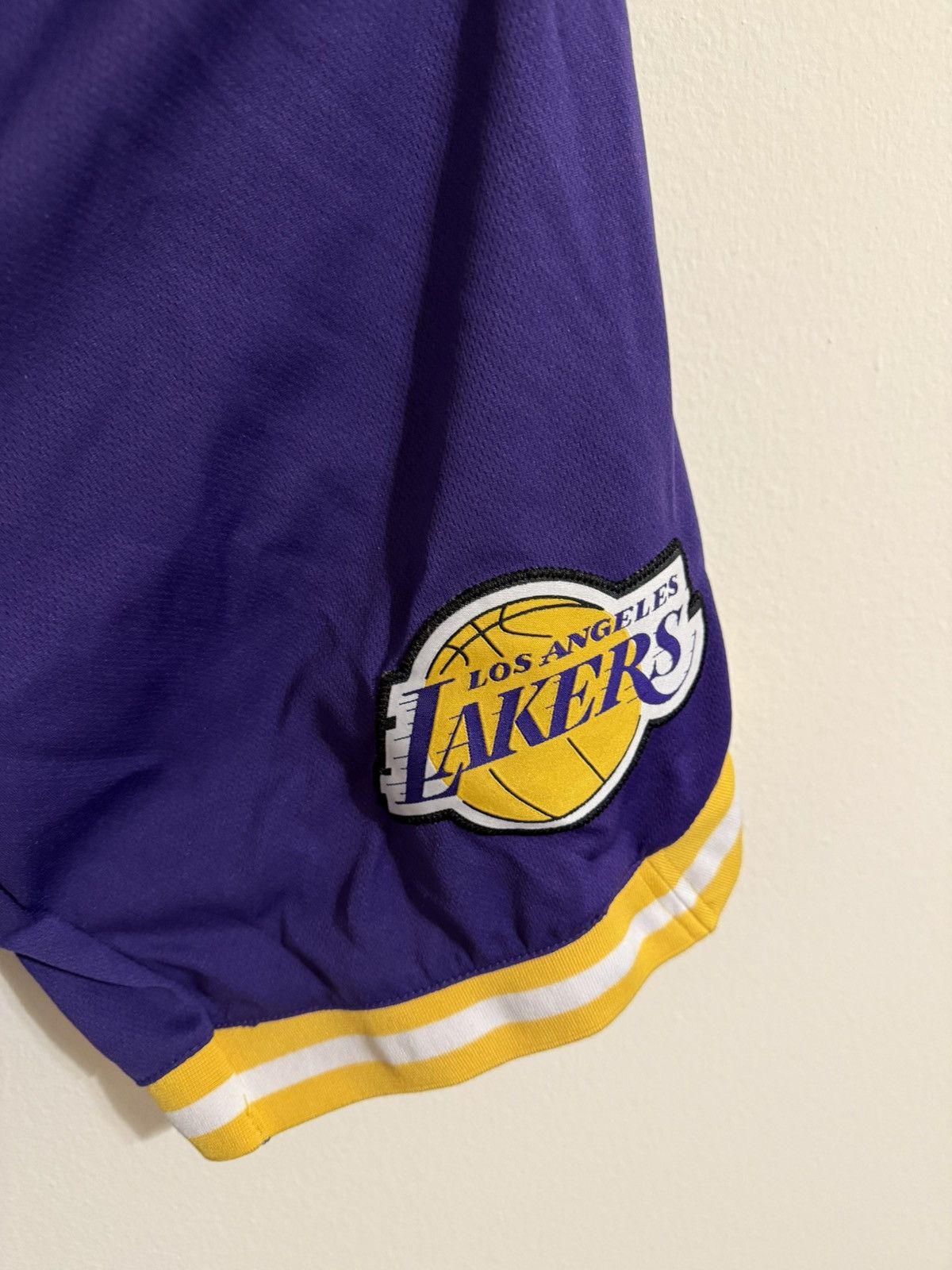 NBA Los Angeles Lakers LeBron James NBA Shorts Size US 32 / EU 48 - 2 Thumbnail