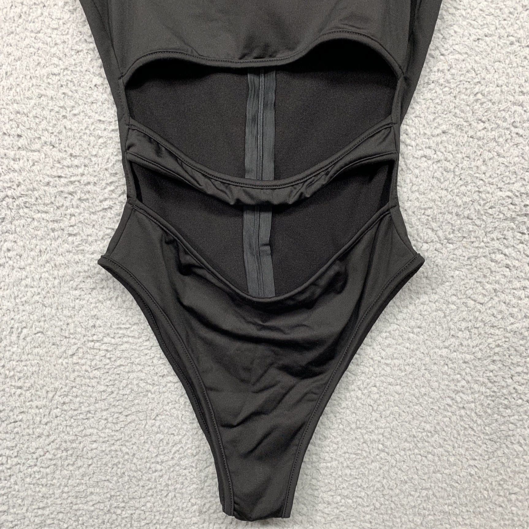 Vintage Unbranded Women’s One Piece Swimsuit M Black 2 Front Cut-Out Slits Back Zipper NWOT Soft Size ONE SIZE - 3 Thumbnail