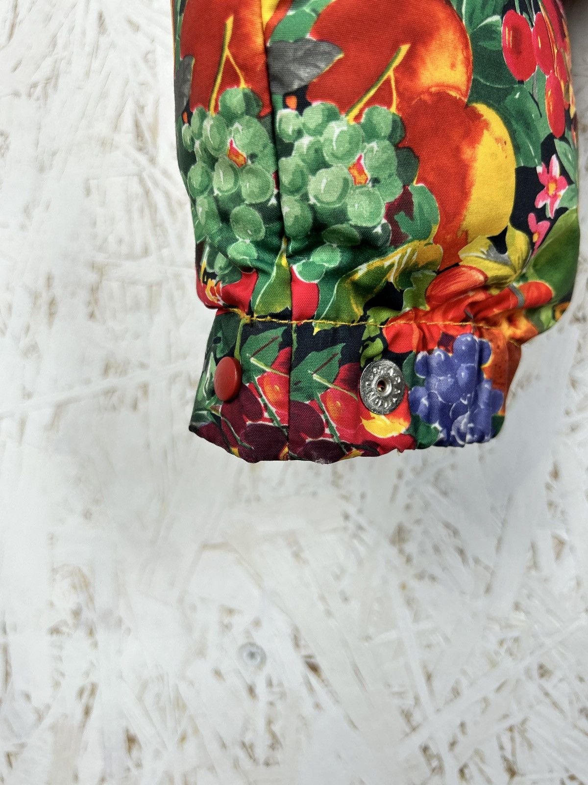 Moncler 80s Vintage Moncler Floral AOP Short Puffer Down Jacket Size XS / US 0-2 / IT 36-38 - 9 Thumbnail