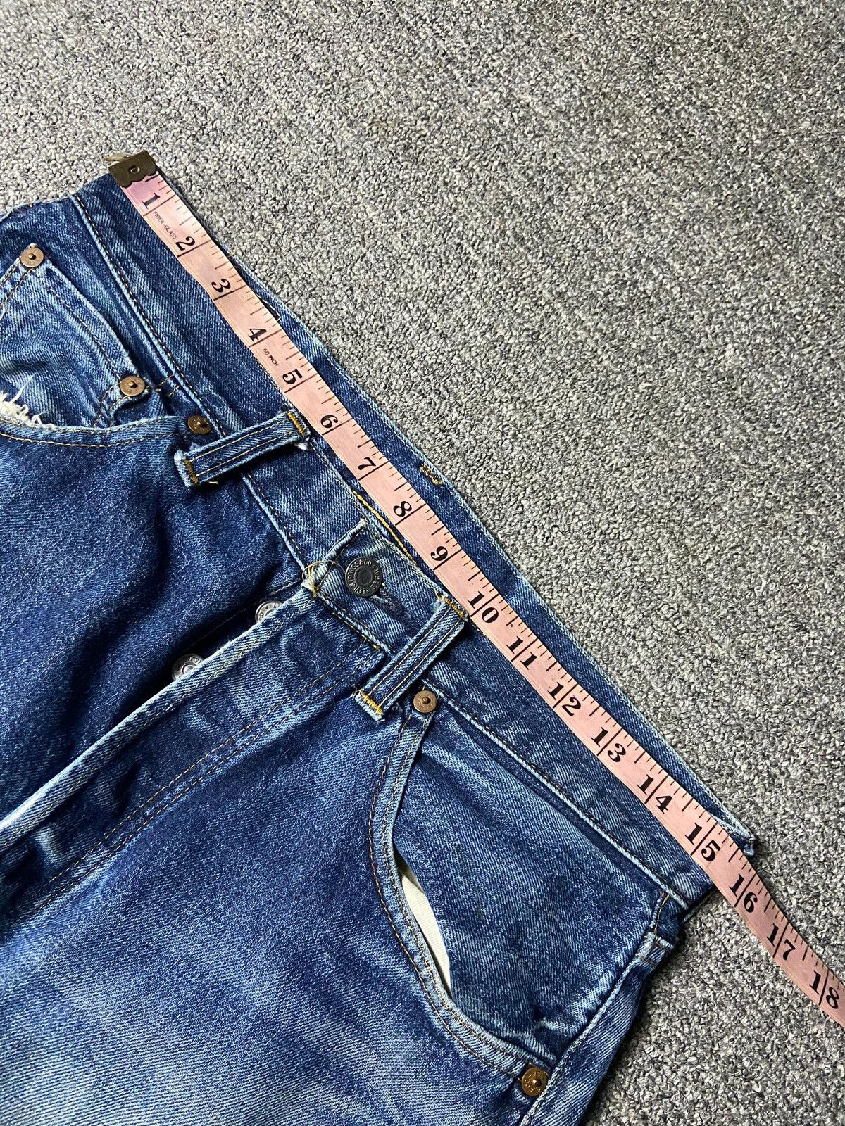 Levi's Levi’s Strauss Co. 501 Distressed Ripped Jeans (162) Size US 31 - 9 Thumbnail